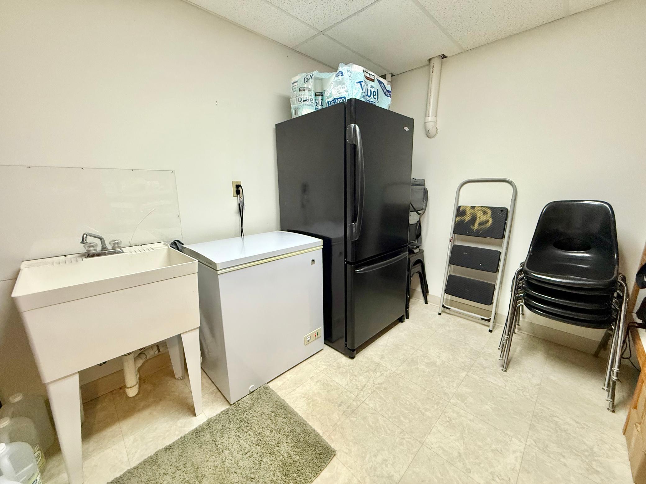 1995 single family home for sale at 130 Eastwood Drive in Thief River Falls, MN — 3 bed, 3 bath (photo 83 of 120)