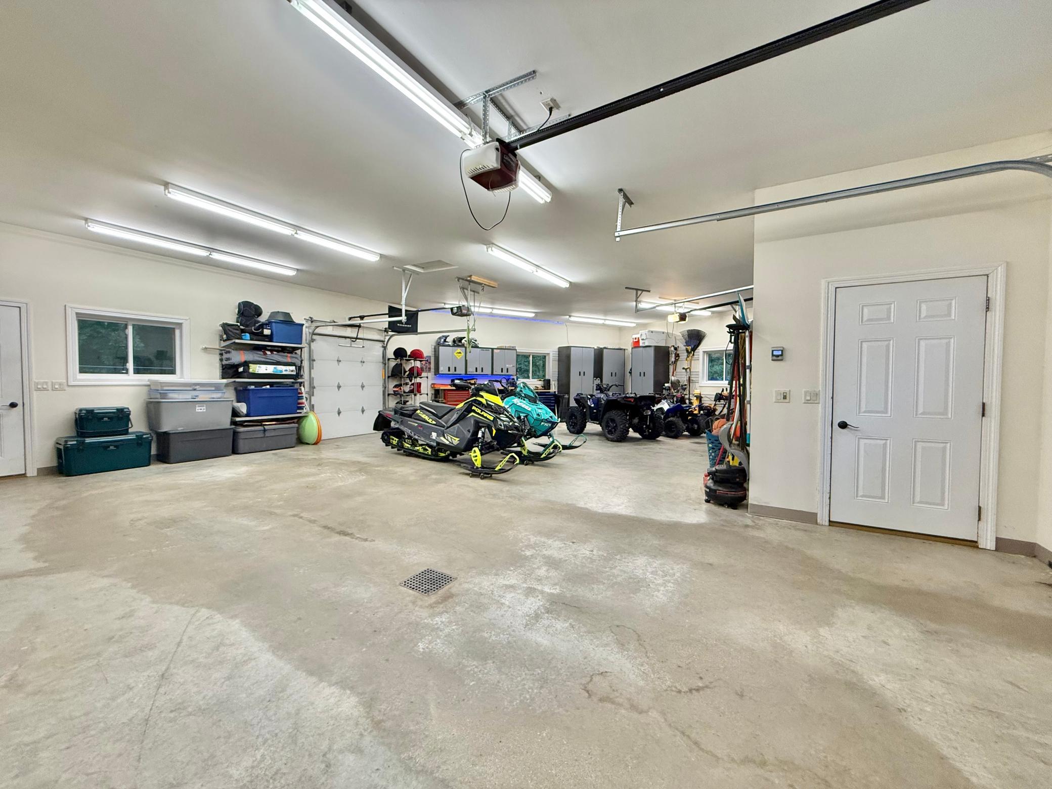 1995 single family home for sale at 130 Eastwood Drive in Thief River Falls, MN — 3 bed, 3 bath (photo 89 of 120)