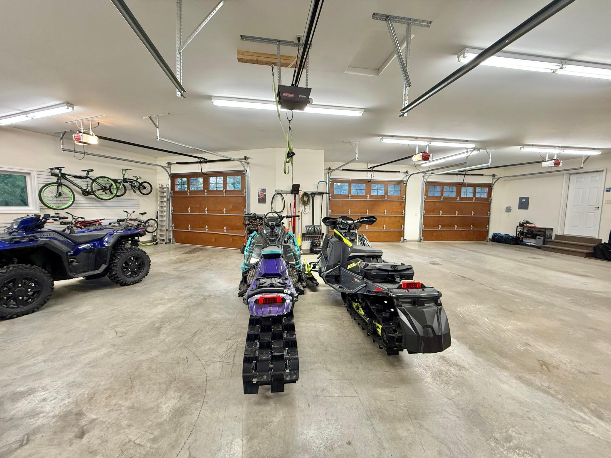 1995 single family home for sale at 130 Eastwood Drive in Thief River Falls, MN — 3 bed, 3 bath (photo 94 of 120)