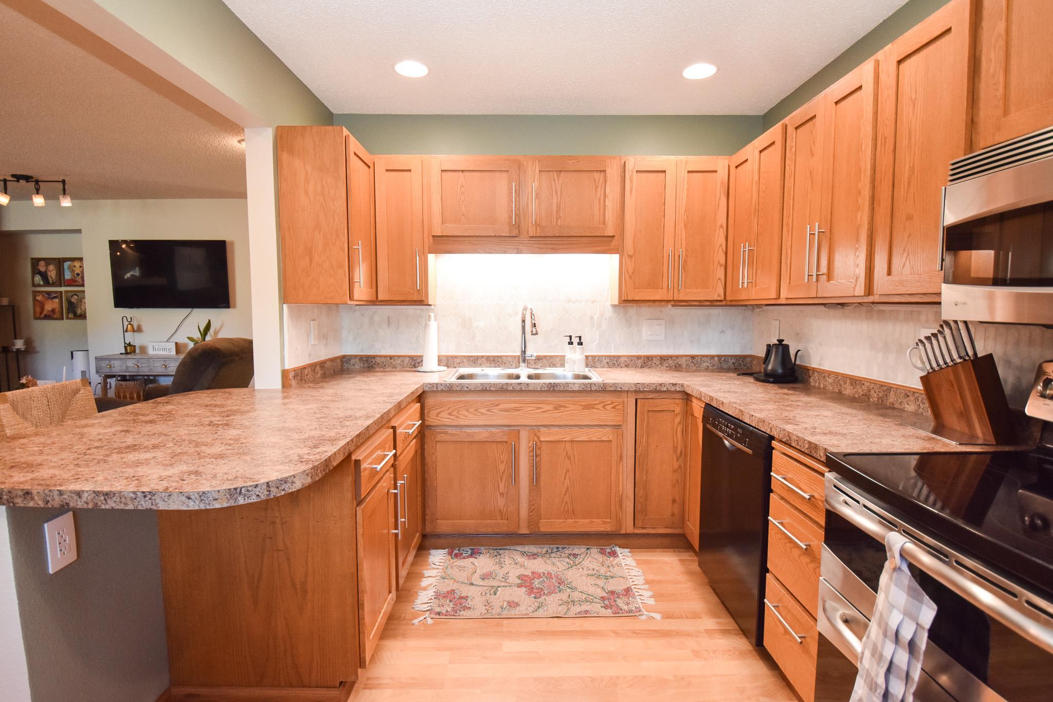 1979 twin home for sale at 606 37th Avenue S in Moorhead, MN — 2 bed, 3 bath (photo 11 of 41)