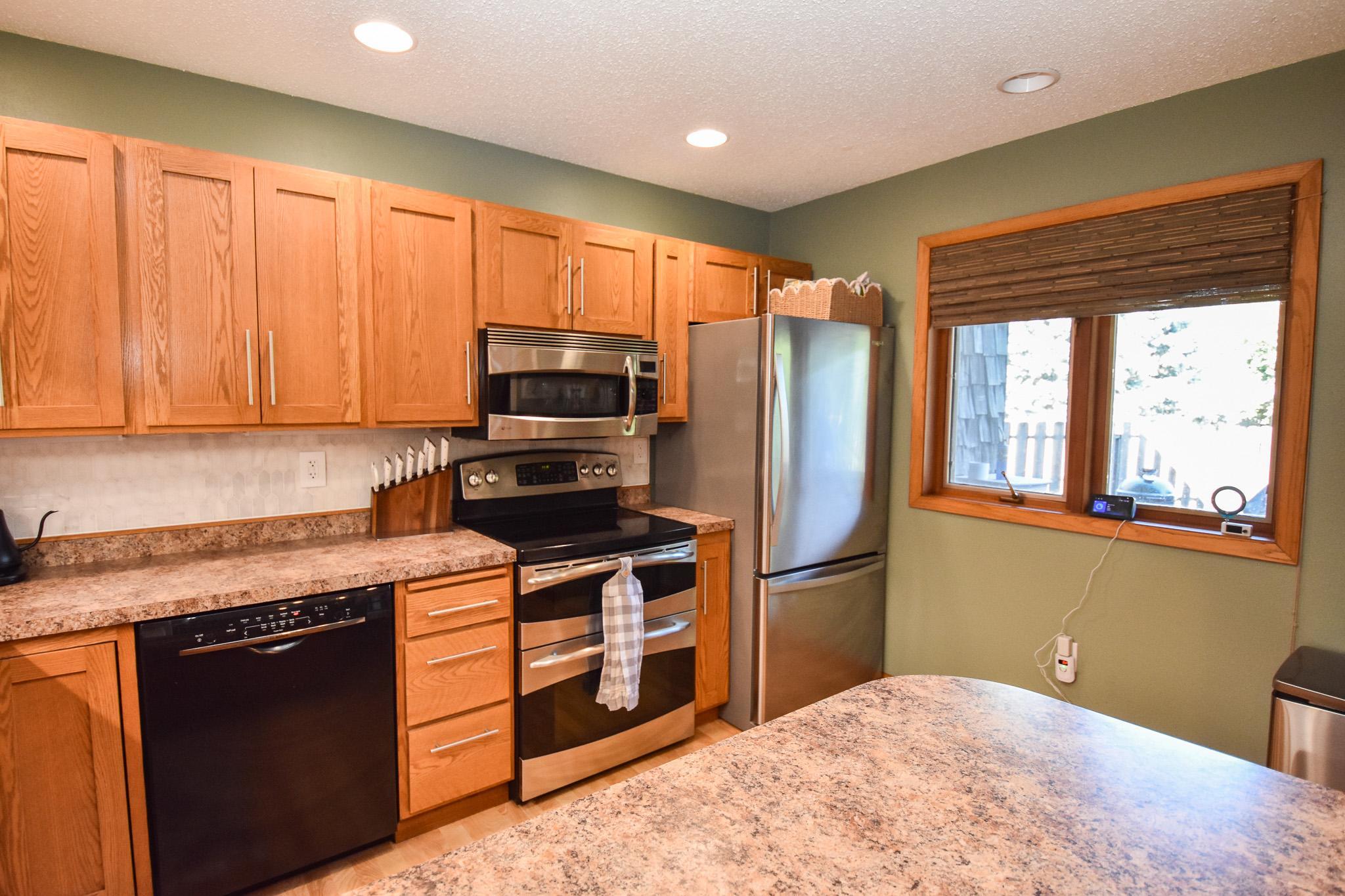 1979 twin home for sale at 606 37th Avenue S in Moorhead, MN — 2 bed, 3 bath (photo 12 of 41)