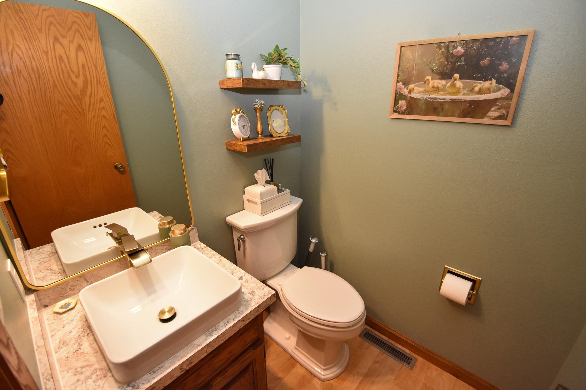 1979 twin home for sale at 606 37th Avenue S in Moorhead, MN — 2 bed, 3 bath (photo 14 of 41)