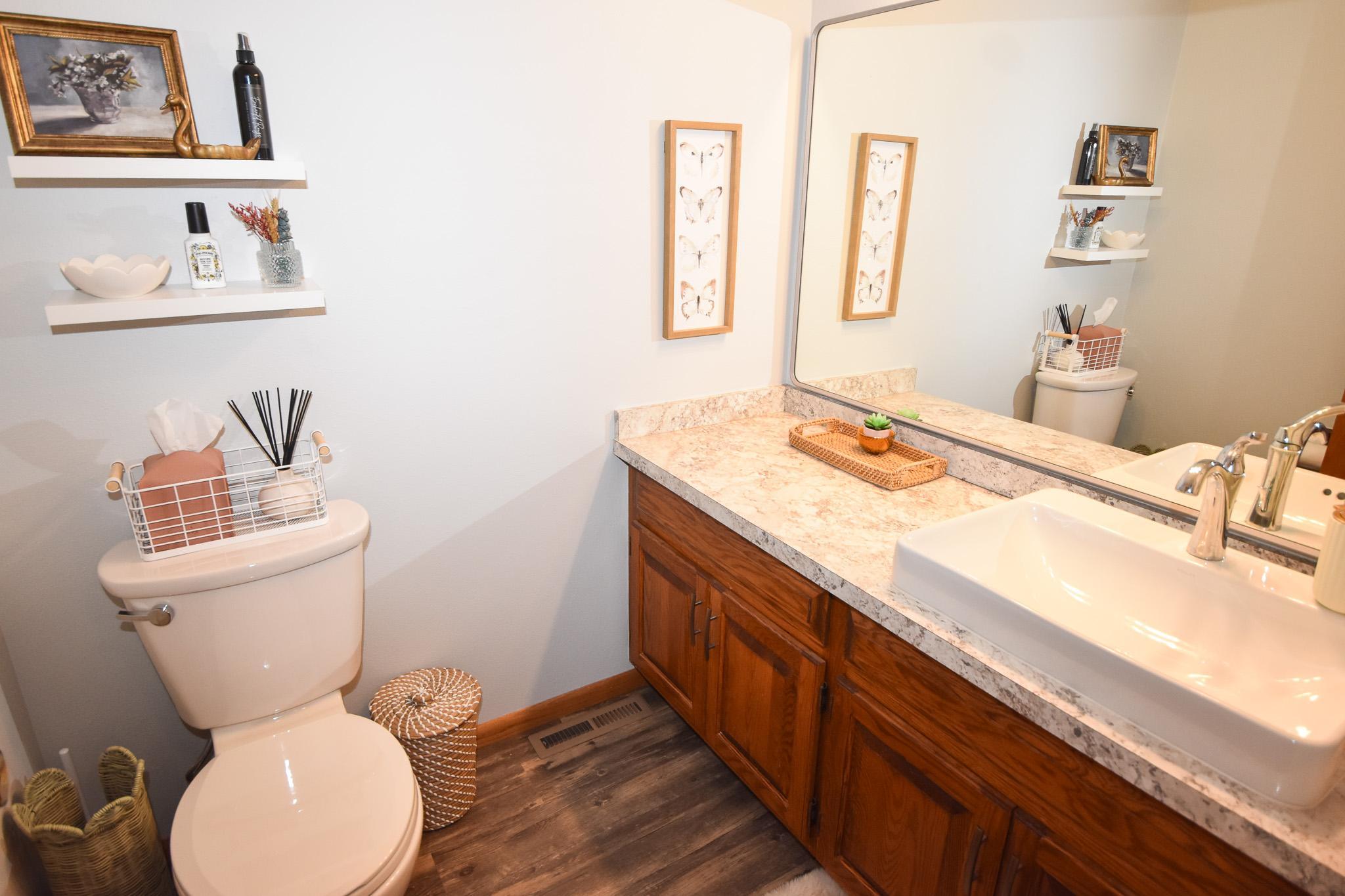 1979 twin home for sale at 606 37th Avenue S in Moorhead, MN — 2 bed, 3 bath (photo 20 of 41)