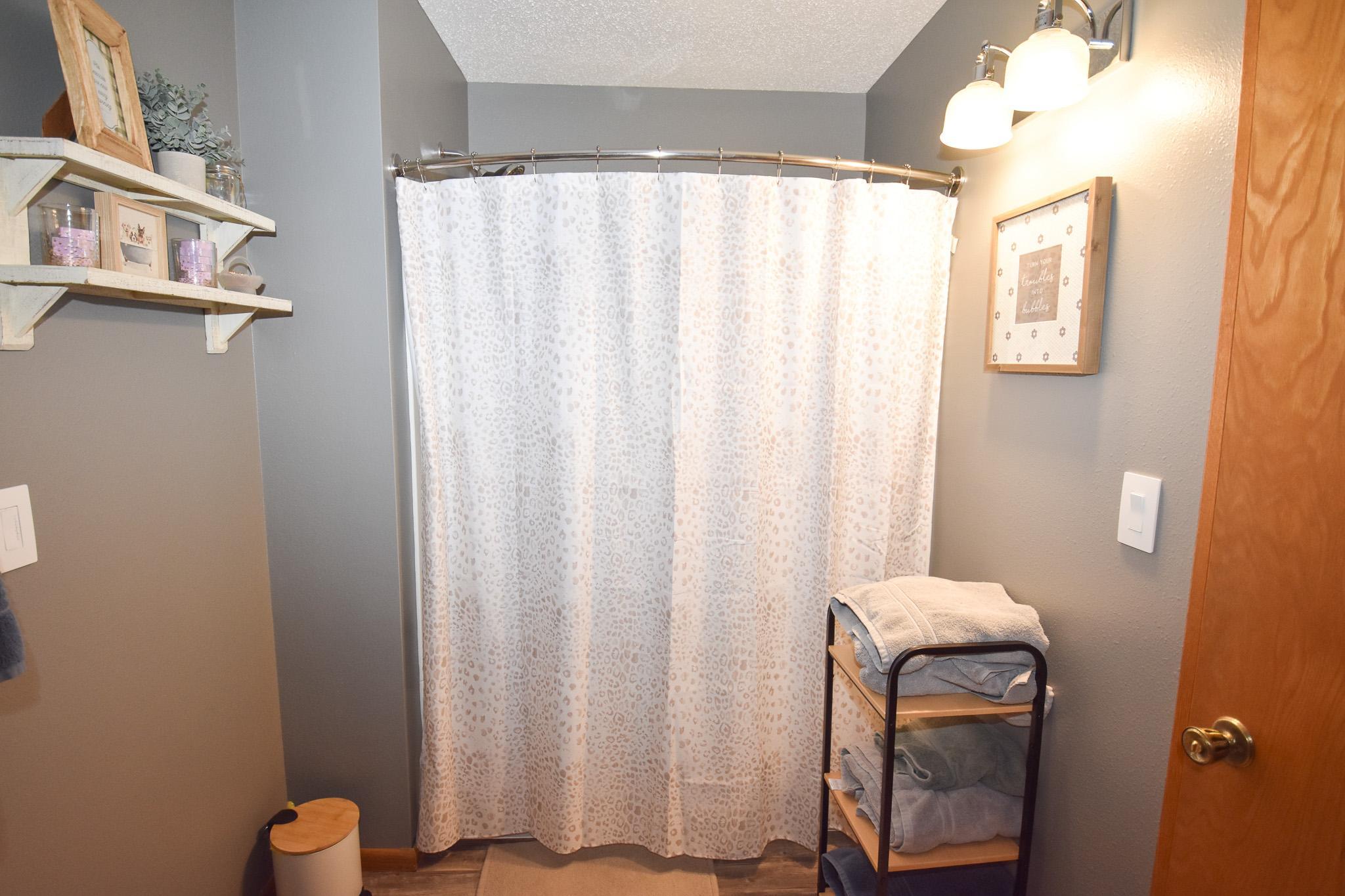 1979 twin home for sale at 606 37th Avenue S in Moorhead, MN — 2 bed, 3 bath (photo 21 of 41)