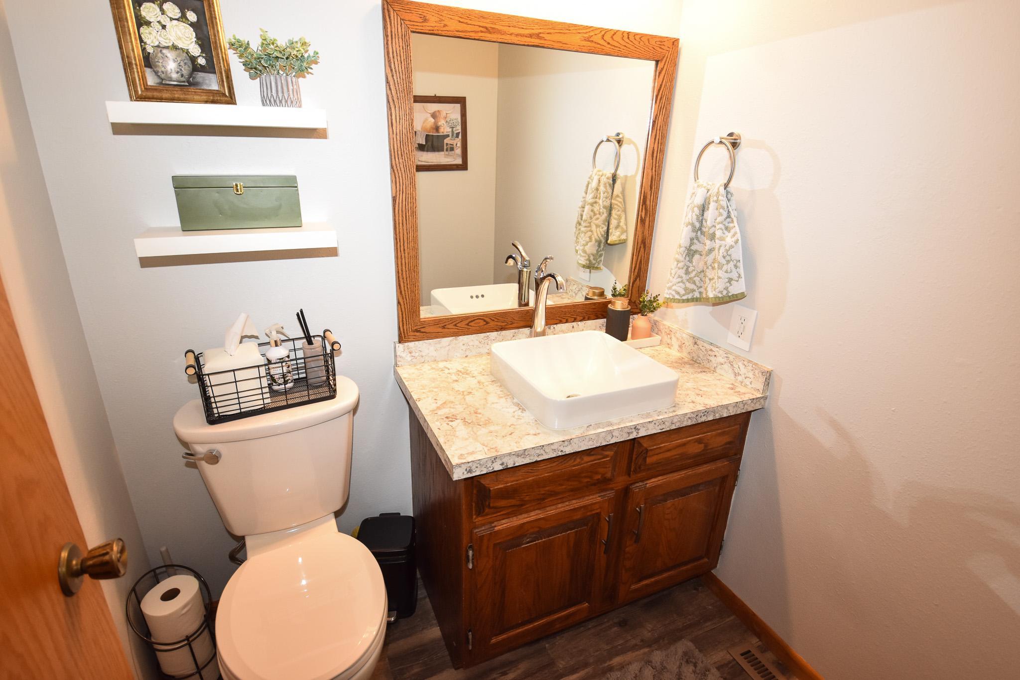 1979 twin home for sale at 606 37th Avenue S in Moorhead, MN — 2 bed, 3 bath (photo 23 of 41)