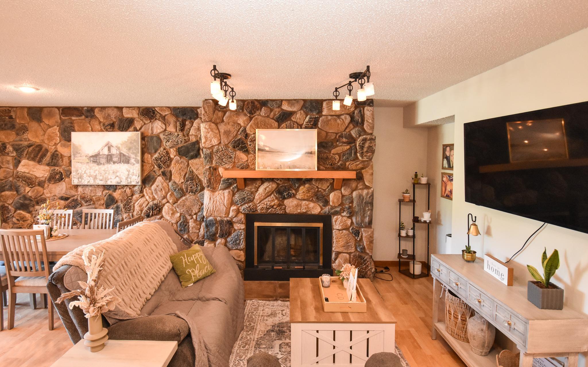 1979 twin home for sale at 606 37th Avenue S in Moorhead, MN — 2 bed, 3 bath (photo 6 of 41)