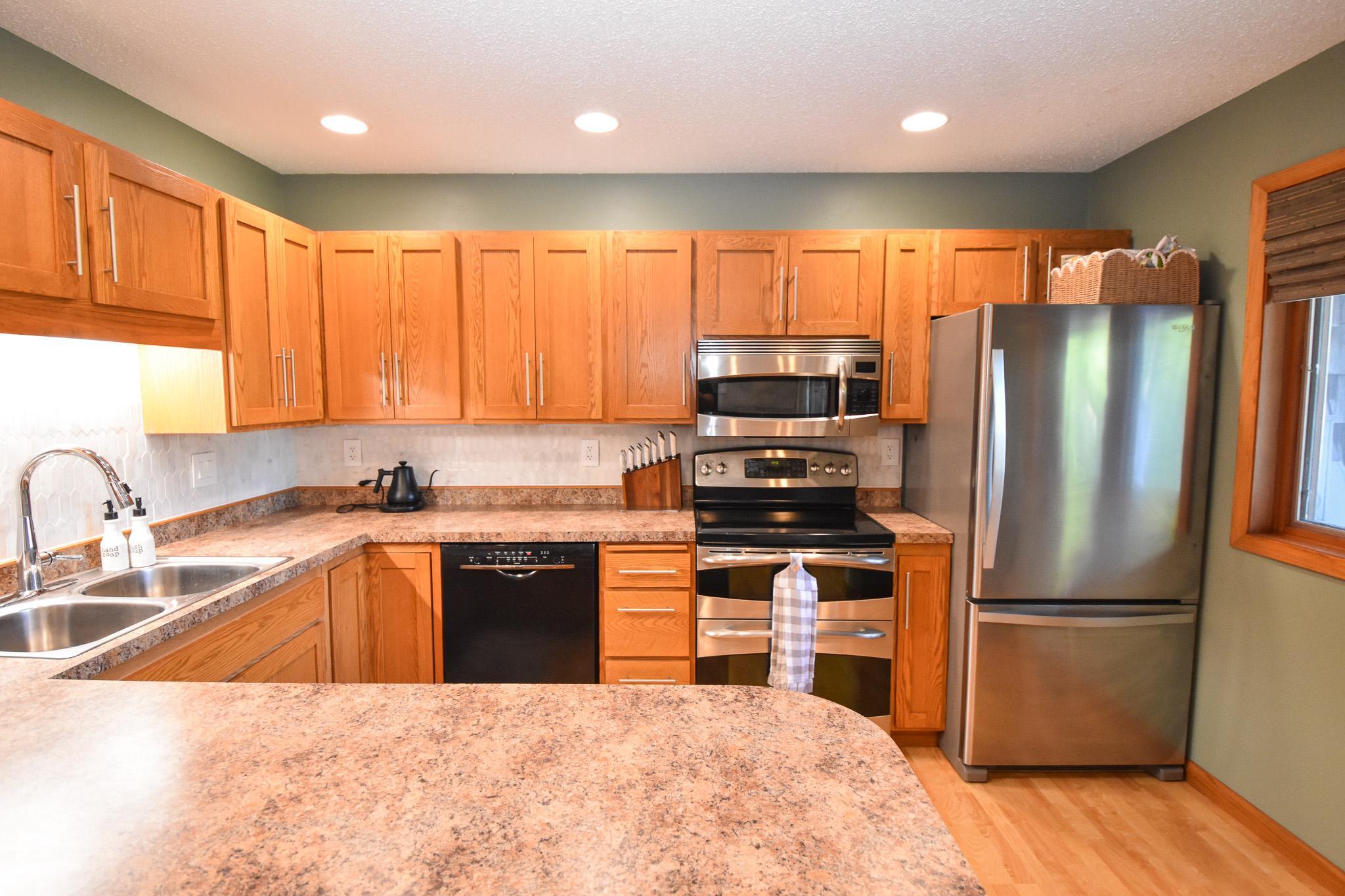 1979 twin home for sale at 606 37th Avenue S in Moorhead, MN — 2 bed, 3 bath (photo 10 of 41)