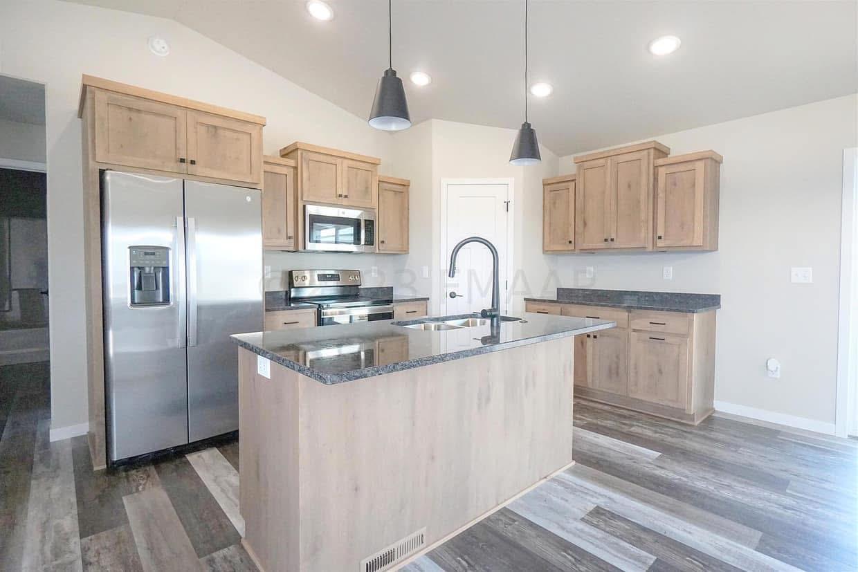 2026 single family home for sale at 1637 10th Avenue S in Fargo, ND — 4 bed, 2 bath (photo 3 of 6)
