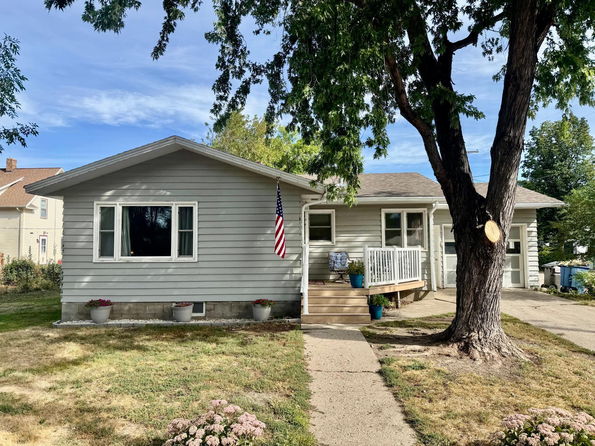 1958 single family home for sale at 707 4th Street SE in Jamestown, ND — 3 bed, 2 bath (photo 2 of 20)