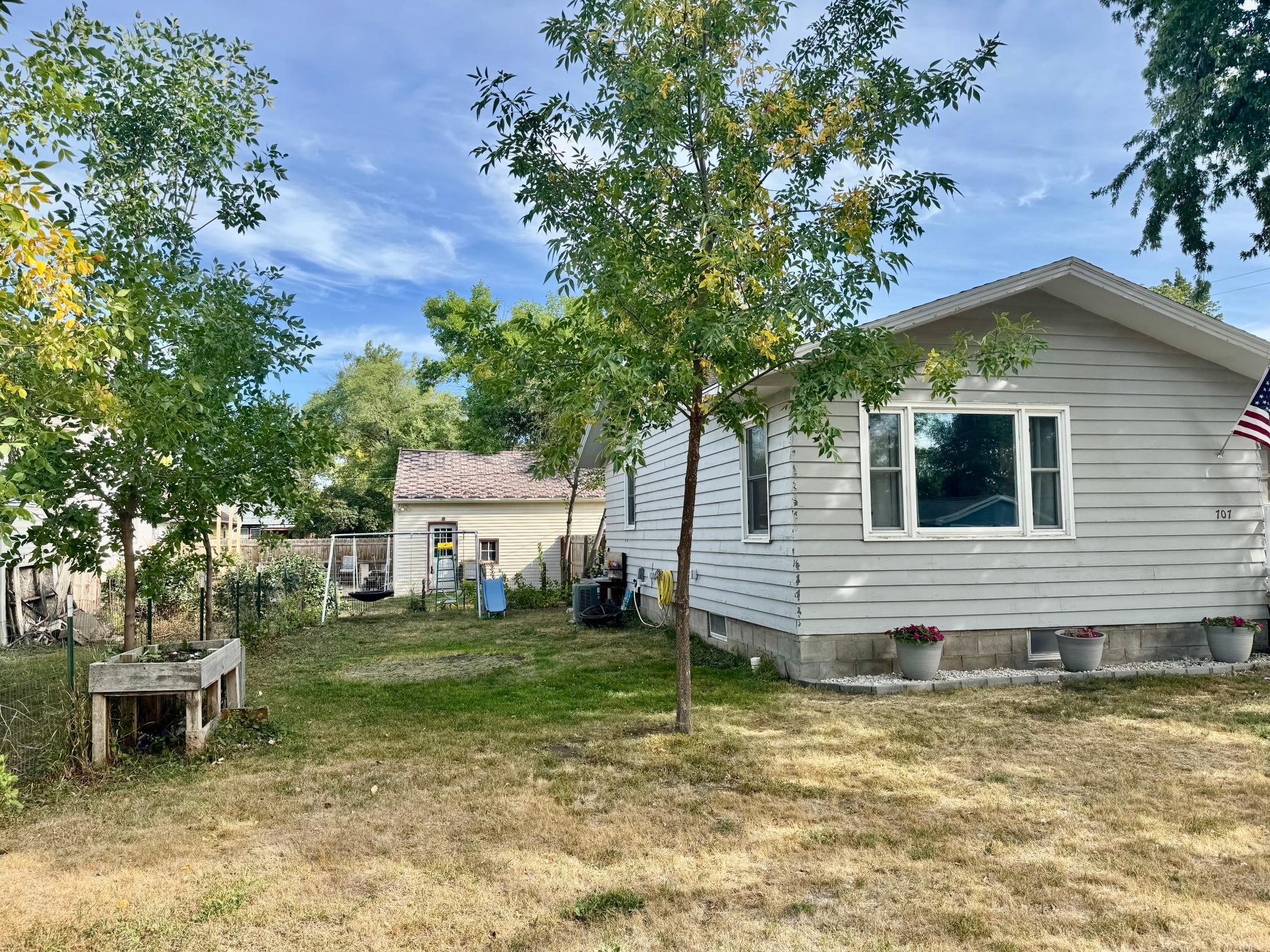 1958 single family home for sale at 707 4th Street SE in Jamestown, ND — 3 bed, 2 bath (photo 6 of 20)