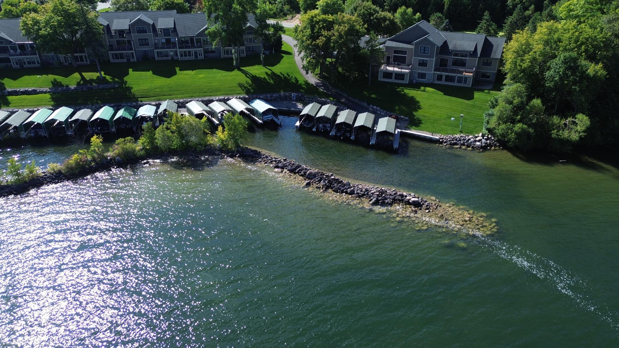 2000 townhouse for sale at 101 Walker Bay Boulevard, Unit F-1 in Walker, MN — 4 bed, 4 bath (photo 5 of 7)