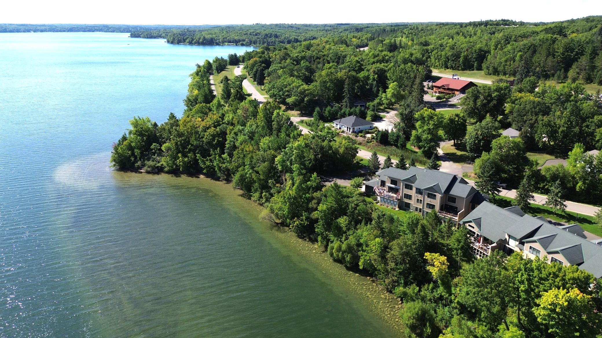 2000 townhouse for sale at 101 Walker Bay Boulevard, Unit F-1 in Walker, MN — 4 bed, 4 bath (photo 6 of 7)