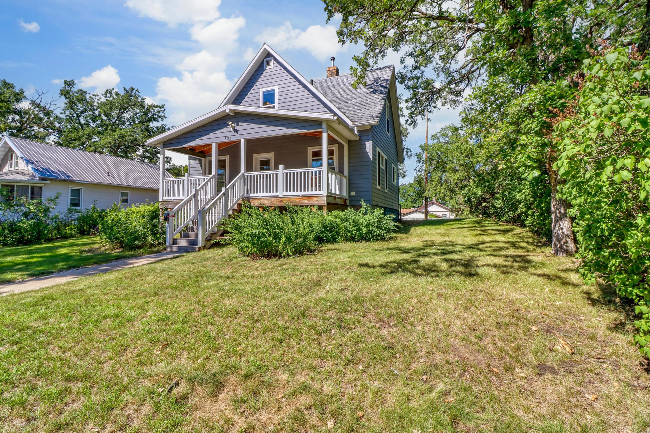 1915 single family home for sale at 332 Oak Street in Detroit Lakes, MN — 3 bed, 2 bath (photo 4 of 61)