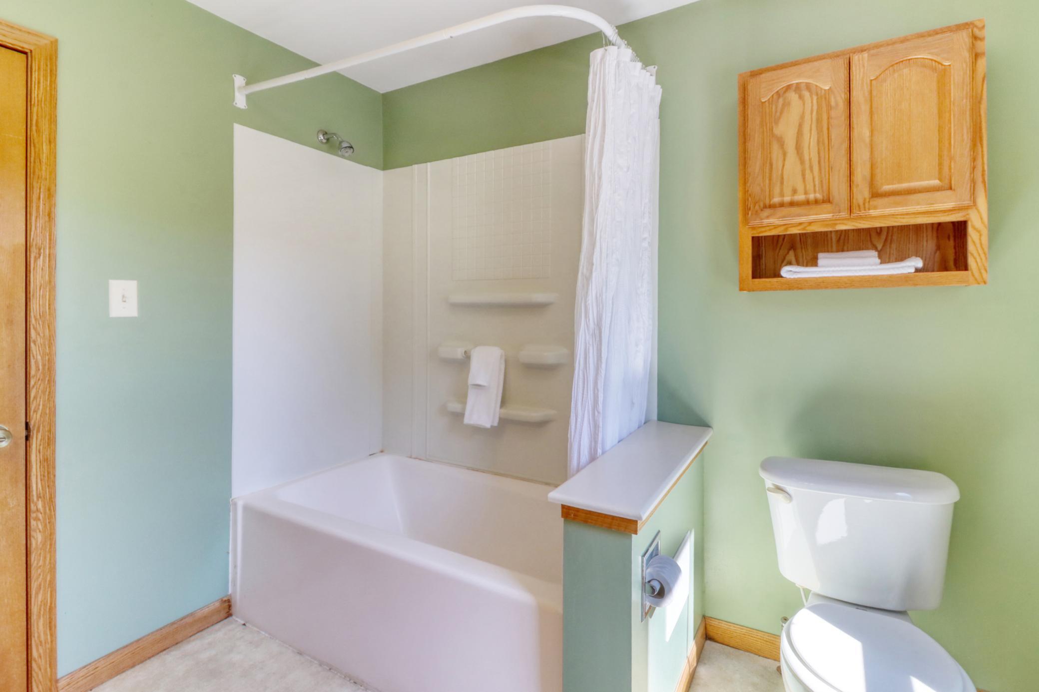 1915 single family home for sale at 332 Oak Street in Detroit Lakes, MN — 3 bed, 2 bath (photo 31 of 61)