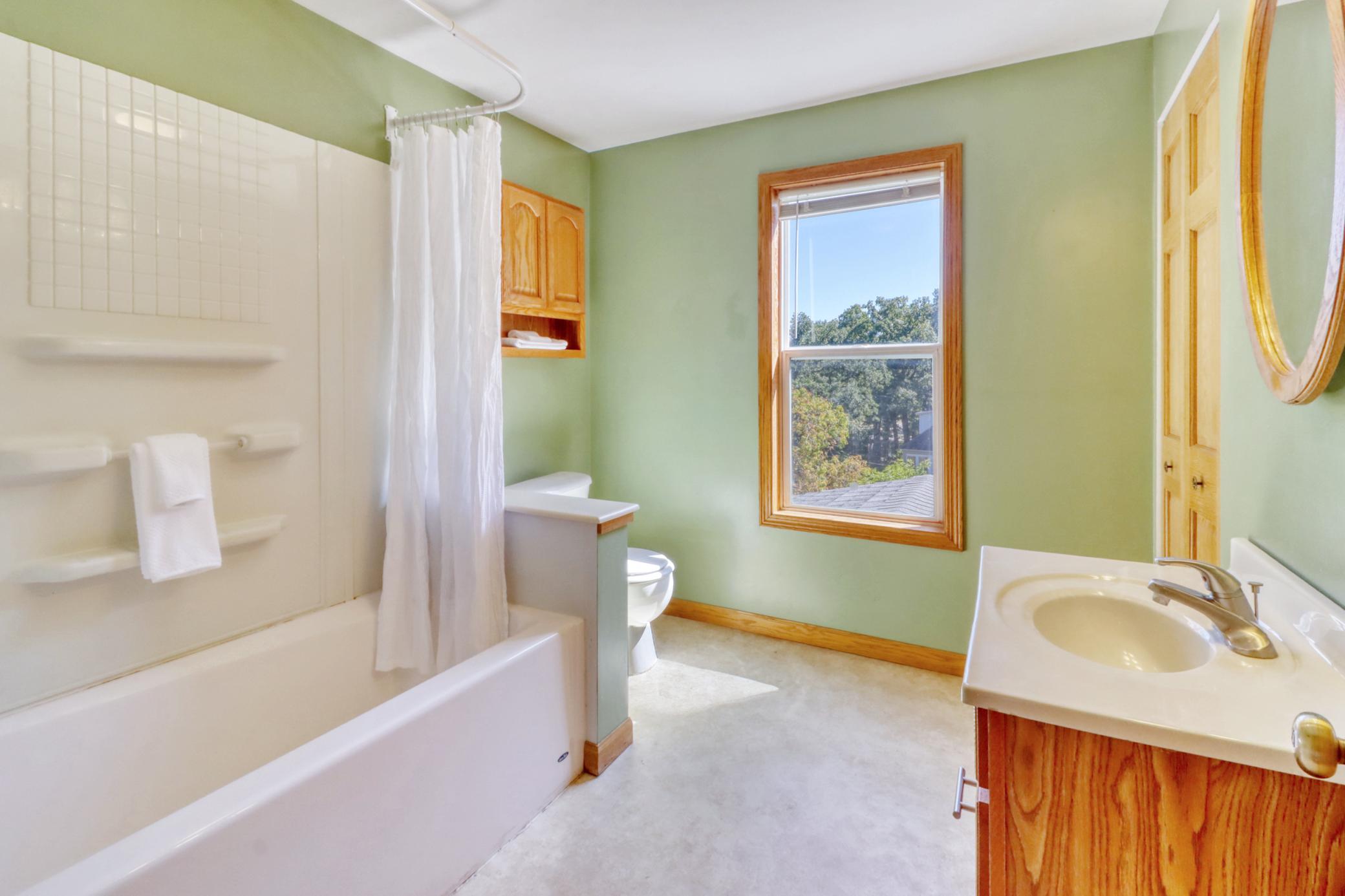 1915 single family home for sale at 332 Oak Street in Detroit Lakes, MN — 3 bed, 2 bath (photo 32 of 61)