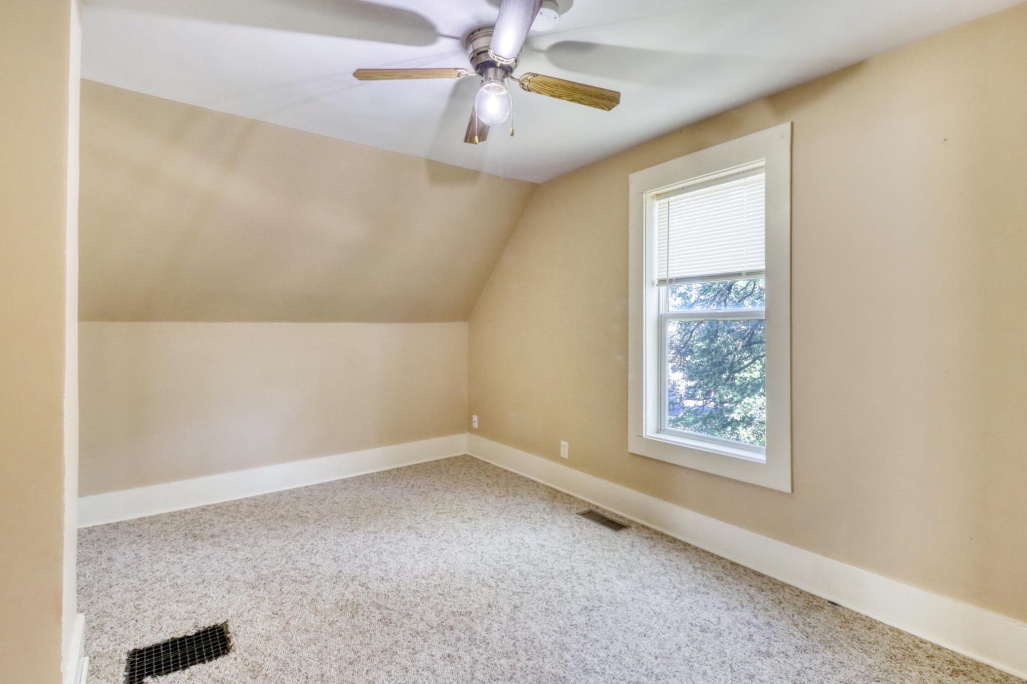 1915 single family home for sale at 332 Oak Street in Detroit Lakes, MN — 3 bed, 2 bath (photo 34 of 61)