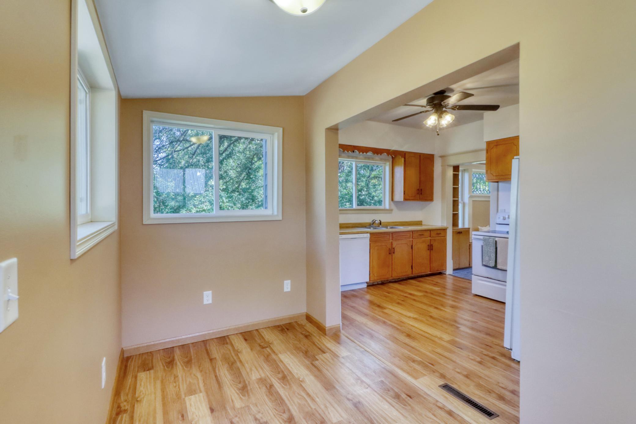 1915 single family home for sale at 332 Oak Street in Detroit Lakes, MN — 3 bed, 2 bath (photo 37 of 61)