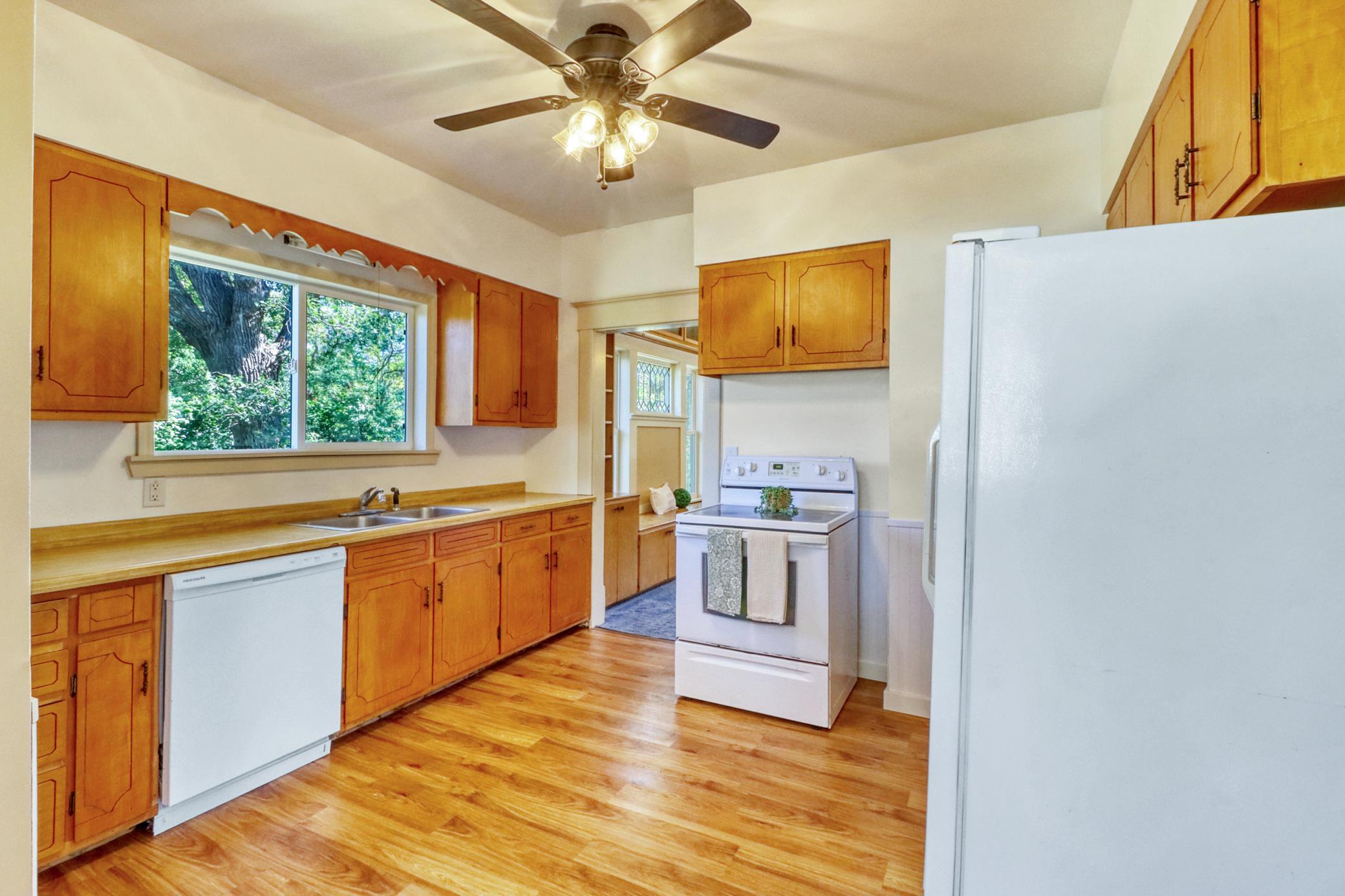 1915 single family home for sale at 332 Oak Street in Detroit Lakes, MN — 3 bed, 2 bath (photo 6 of 61)