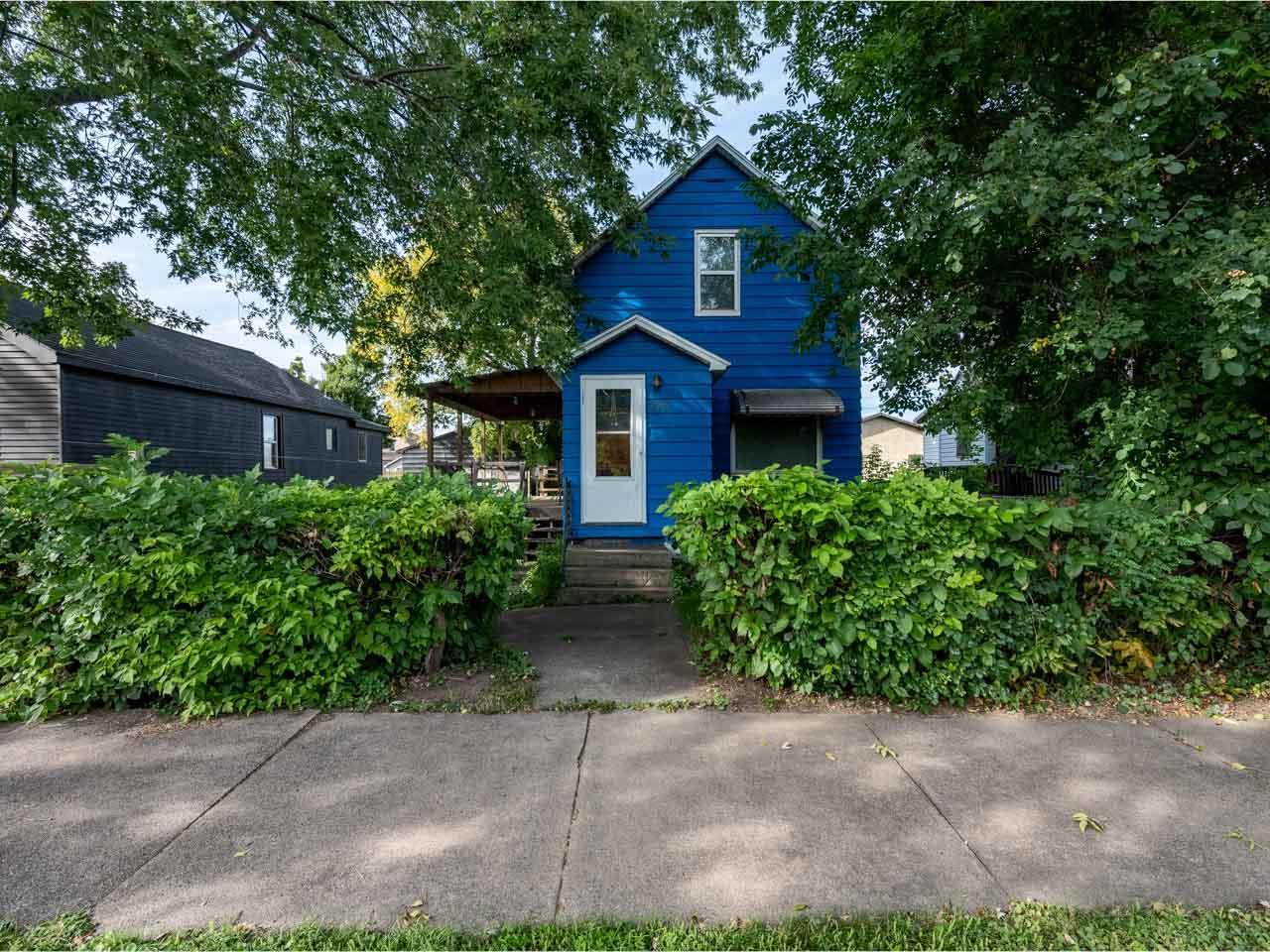 1940 single family home for sale at 220 W Howard Avenue in Keewatin, MN — 2 bed, 1 bath