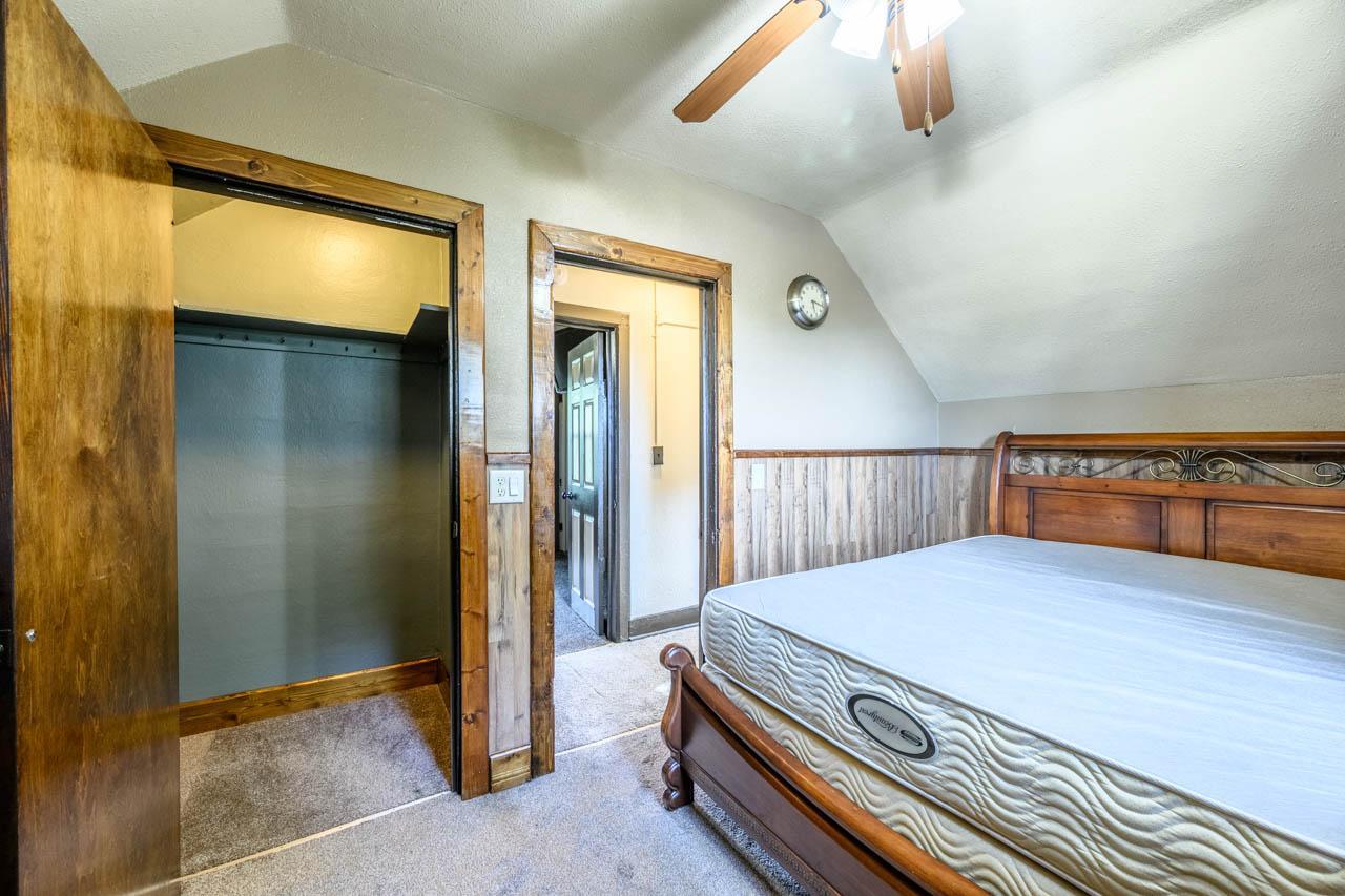 1940 single family home for sale at 220 W Howard Avenue in Keewatin, MN — 2 bed, 1 bath (photo 11 of 27)