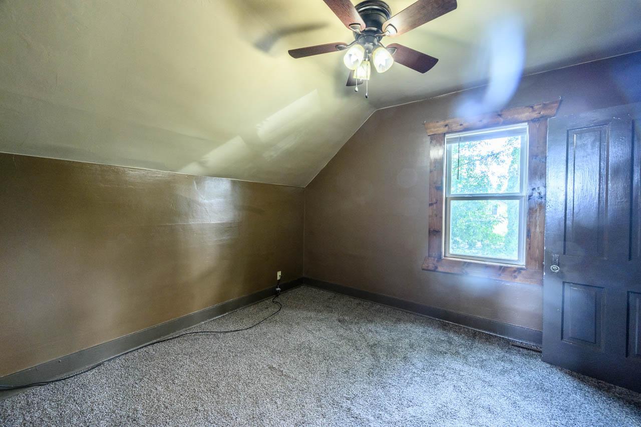 1940 single family home for sale at 220 W Howard Avenue in Keewatin, MN — 2 bed, 1 bath (photo 12 of 27)
