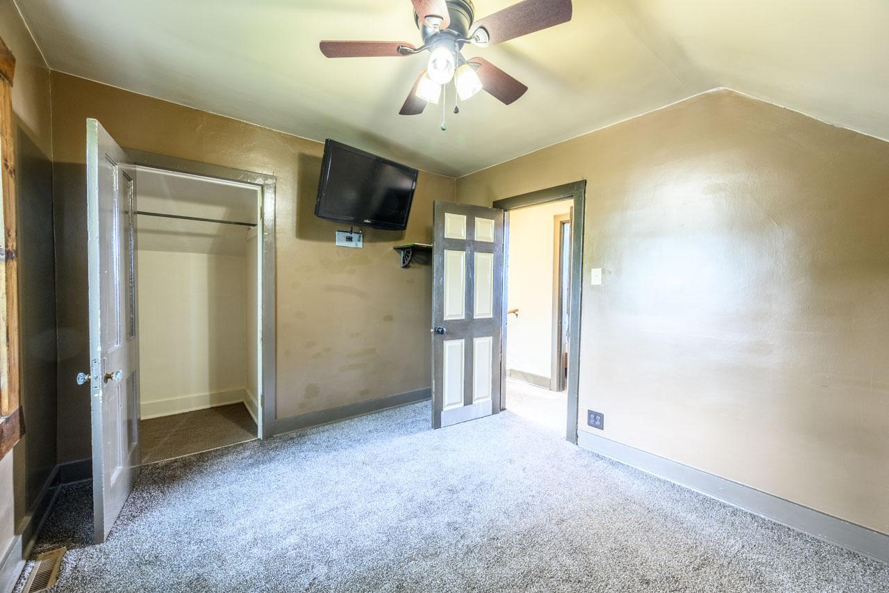 1940 single family home for sale at 220 W Howard Avenue in Keewatin, MN — 2 bed, 1 bath (photo 13 of 27)