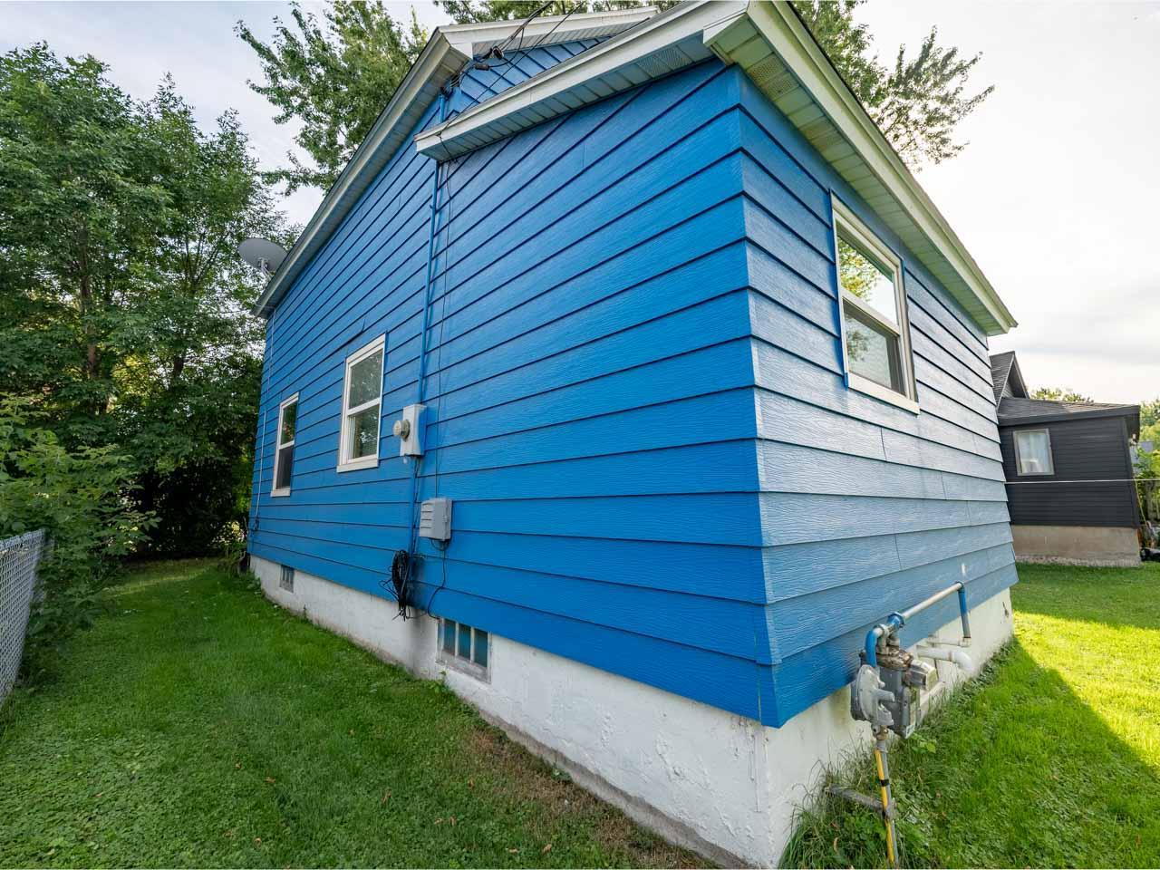 1940 single family home for sale at 220 W Howard Avenue in Keewatin, MN — 2 bed, 1 bath (photo 18 of 27)