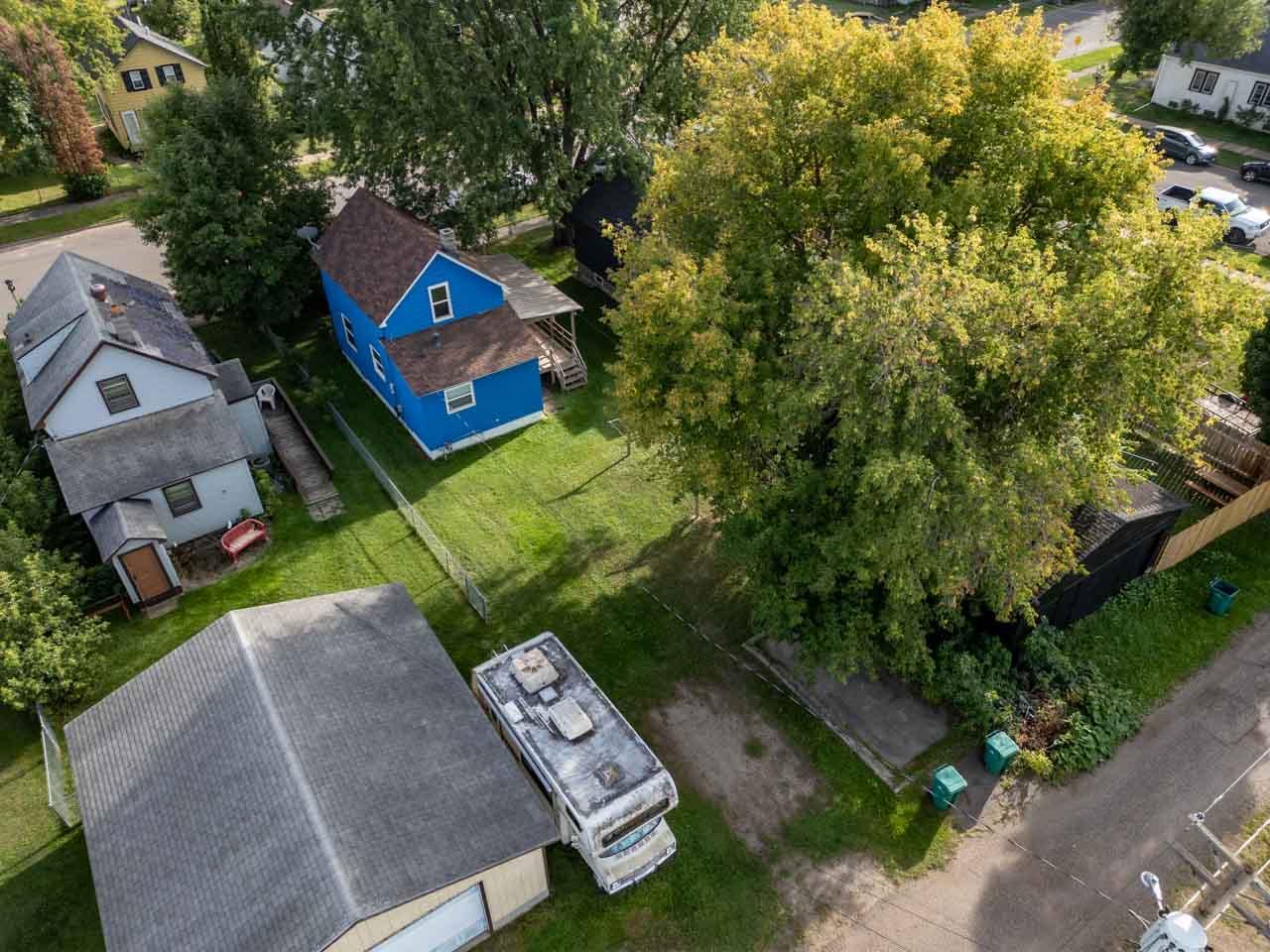 1940 single family home for sale at 220 W Howard Avenue in Keewatin, MN — 2 bed, 1 bath (photo 22 of 27)