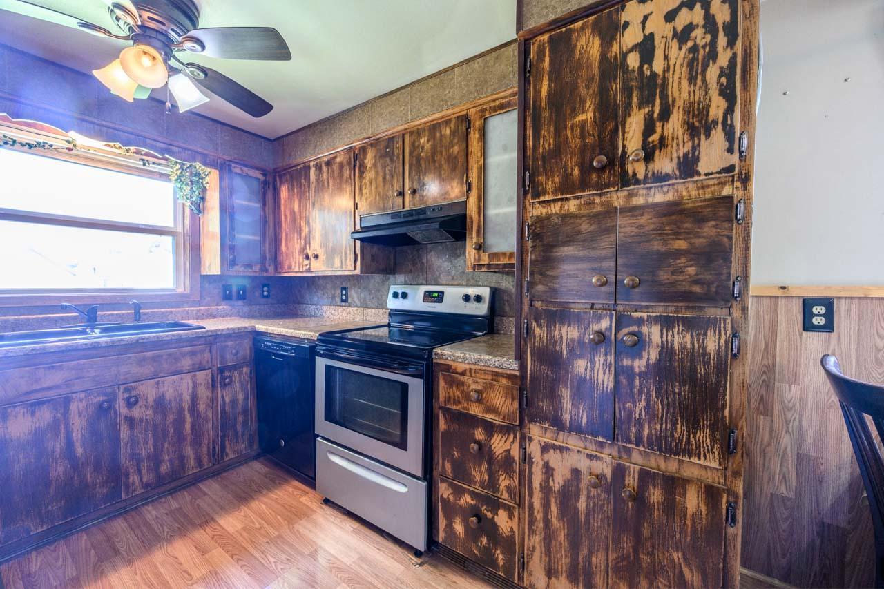 1940 single family home for sale at 220 W Howard Avenue in Keewatin, MN — 2 bed, 1 bath (photo 4 of 27)
