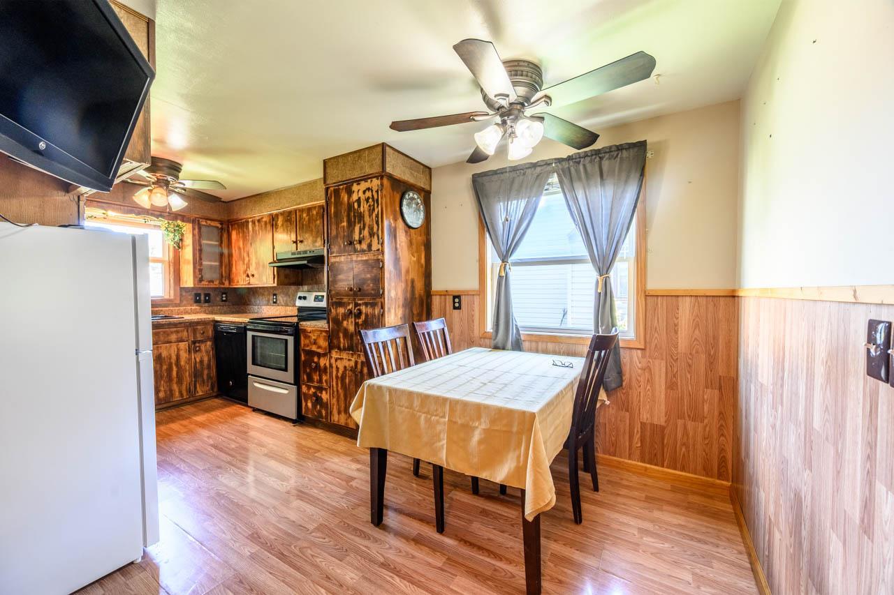 1940 single family home for sale at 220 W Howard Avenue in Keewatin, MN — 2 bed, 1 bath (photo 5 of 27)