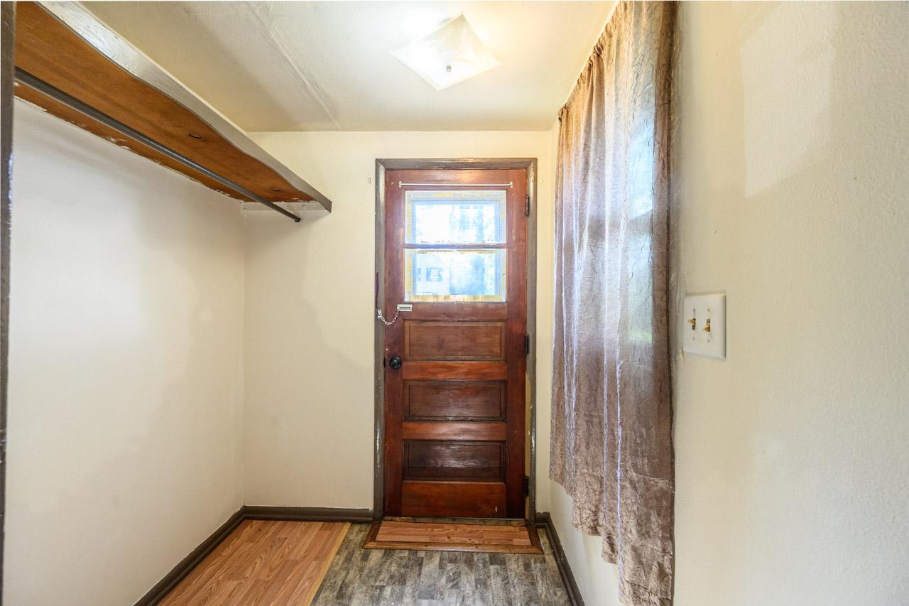 1940 single family home for sale at 220 W Howard Avenue in Keewatin, MN — 2 bed, 1 bath (photo 8 of 27)