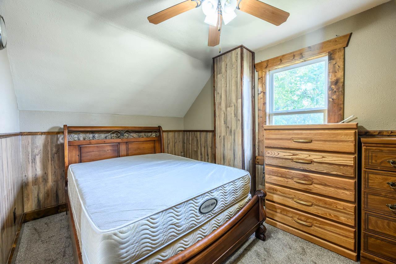 1940 single family home for sale at 220 W Howard Avenue in Keewatin, MN — 2 bed, 1 bath (photo 10 of 27)