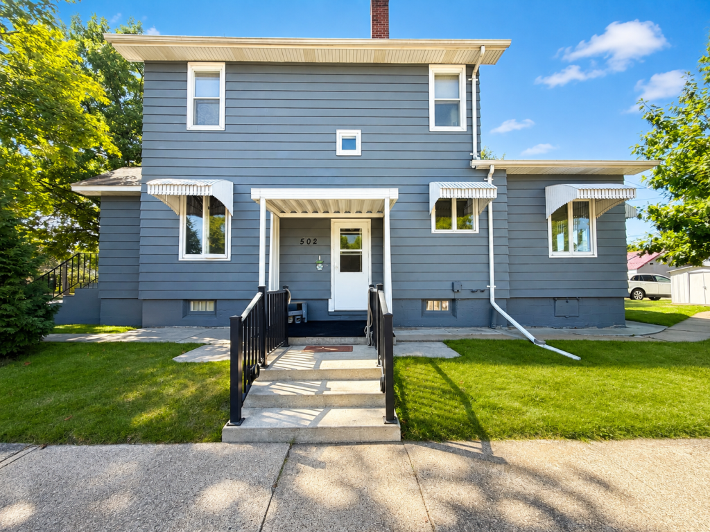 1911 single family home for sale at 502 W 3rd Avenue in Keewatin, MN — 3 bed, 3 bath (photo 2 of 46)