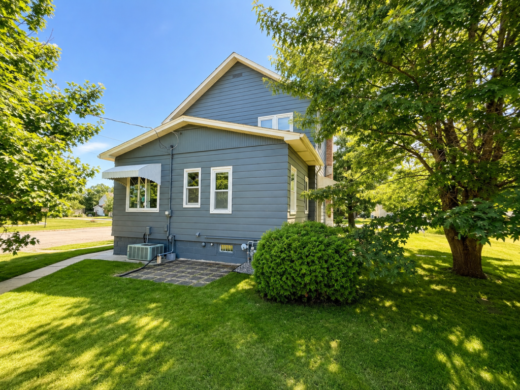 1911 single family home for sale at 502 W 3rd Avenue in Keewatin, MN — 3 bed, 3 bath (photo 39 of 46)