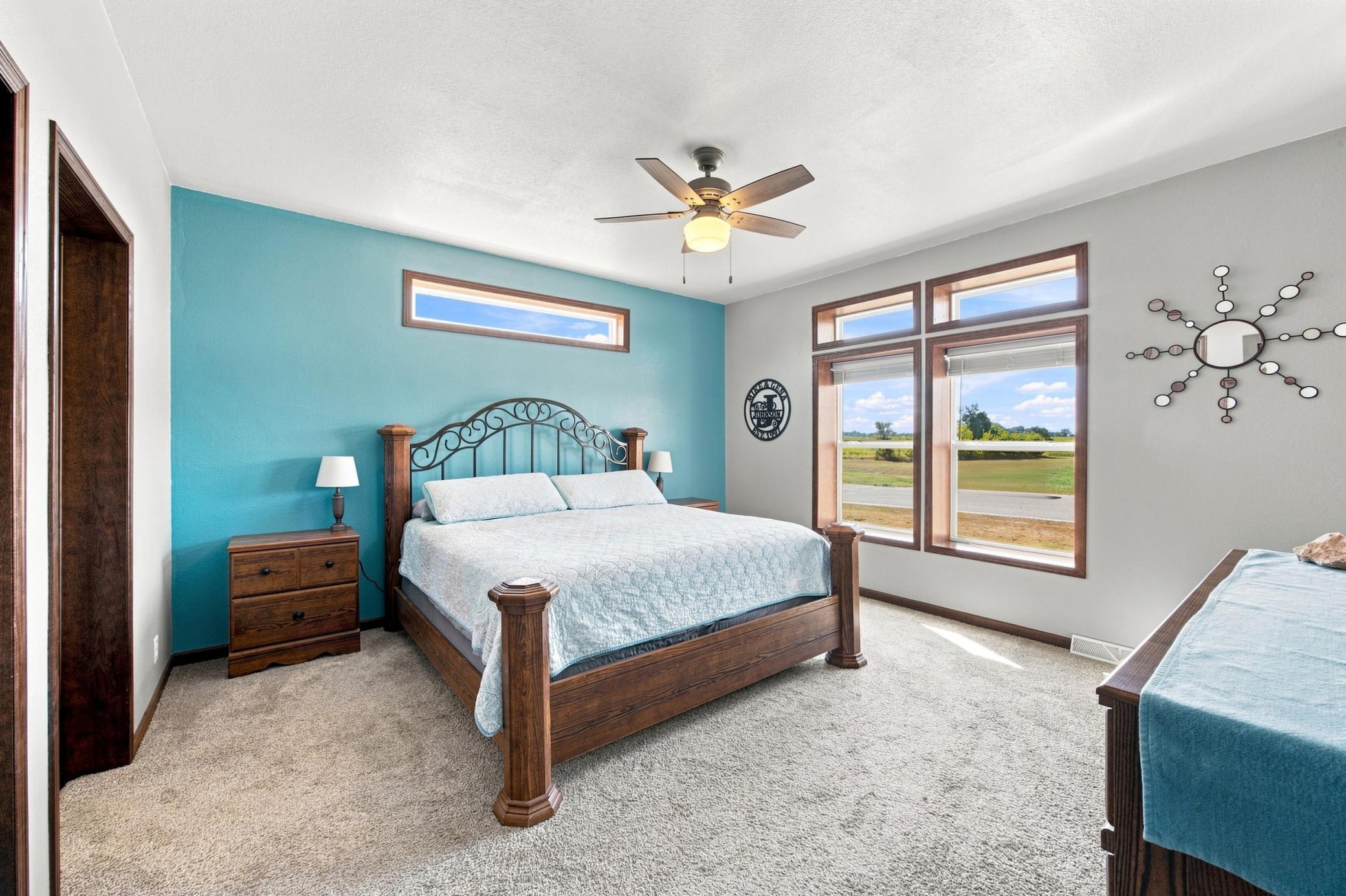 2018 single family home for sale at 303 Morrow Drive in Enderlin, ND — 3 bed, 3 bath (photo 12 of 36)