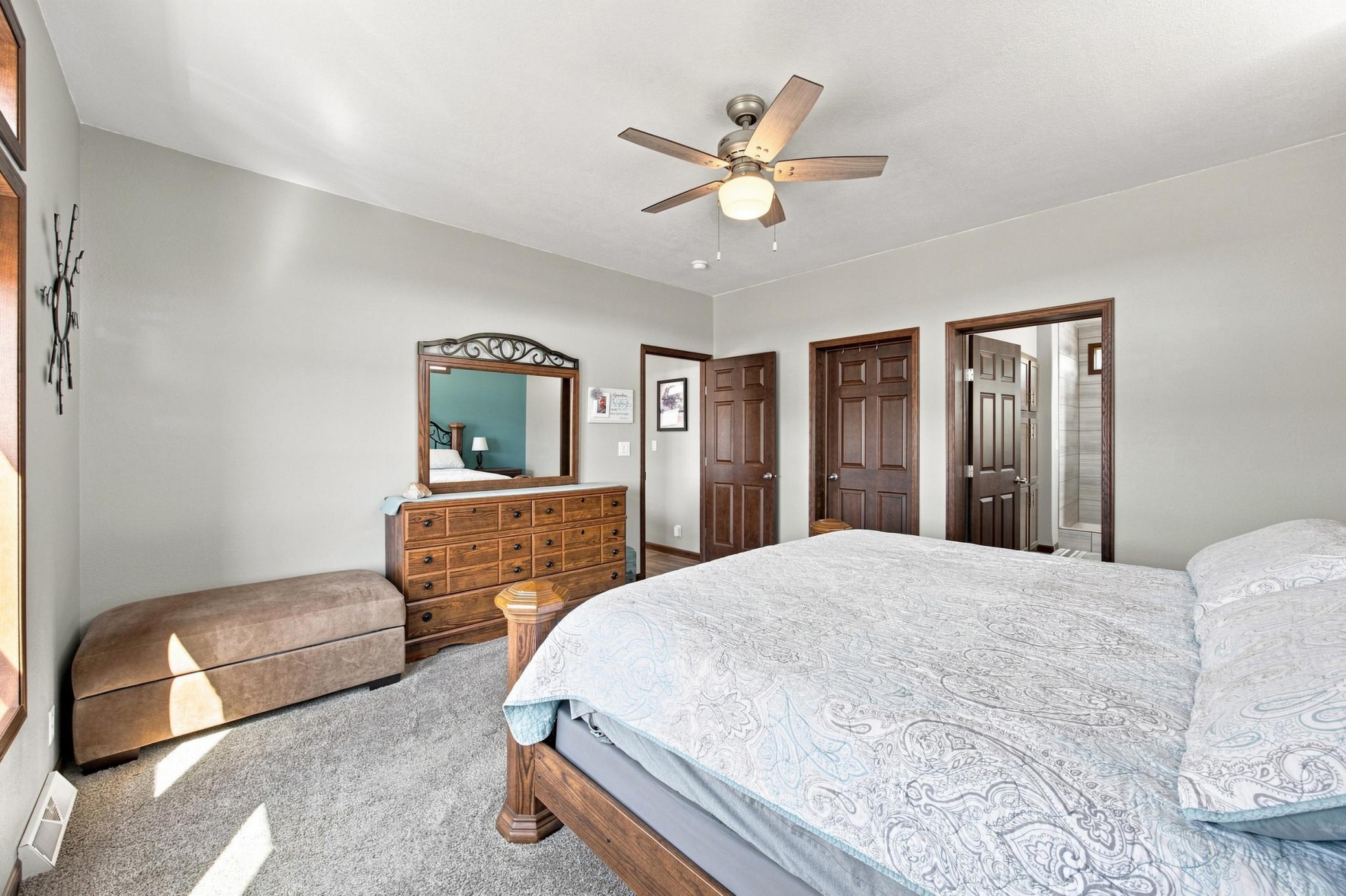 2018 single family home for sale at 303 Morrow Drive in Enderlin, ND — 3 bed, 3 bath (photo 13 of 36)