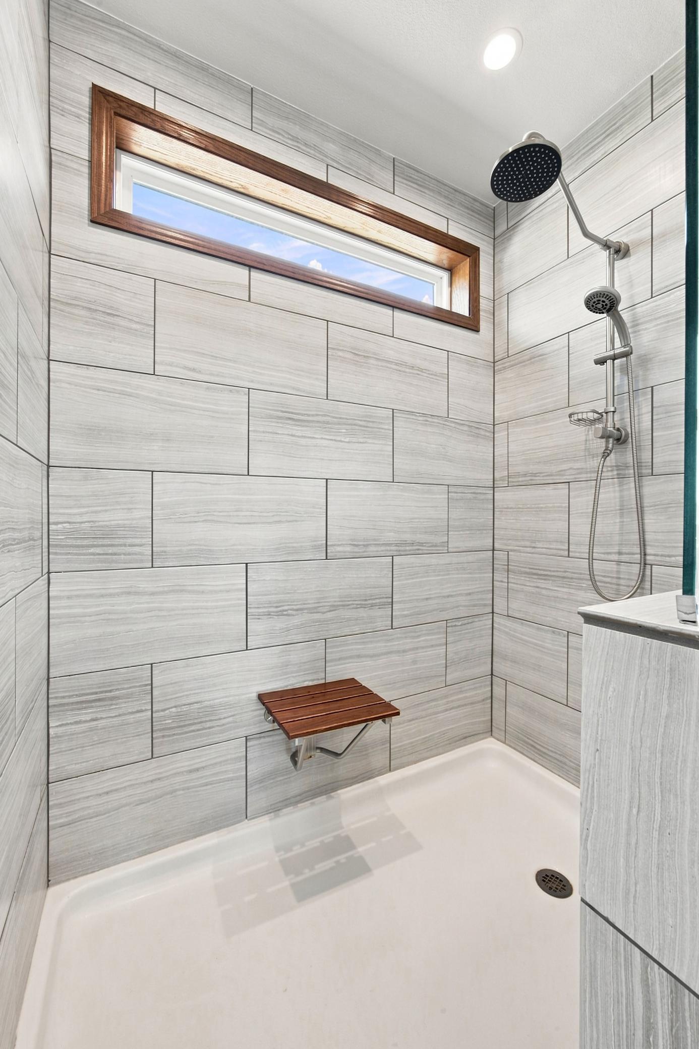 2018 single family home for sale at 303 Morrow Drive in Enderlin, ND — 3 bed, 3 bath (photo 15 of 36)