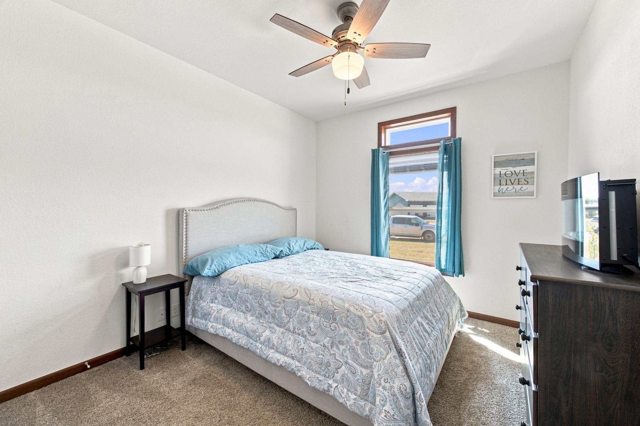 2018 single family home for sale at 303 Morrow Drive in Enderlin, ND — 3 bed, 3 bath (photo 19 of 36)