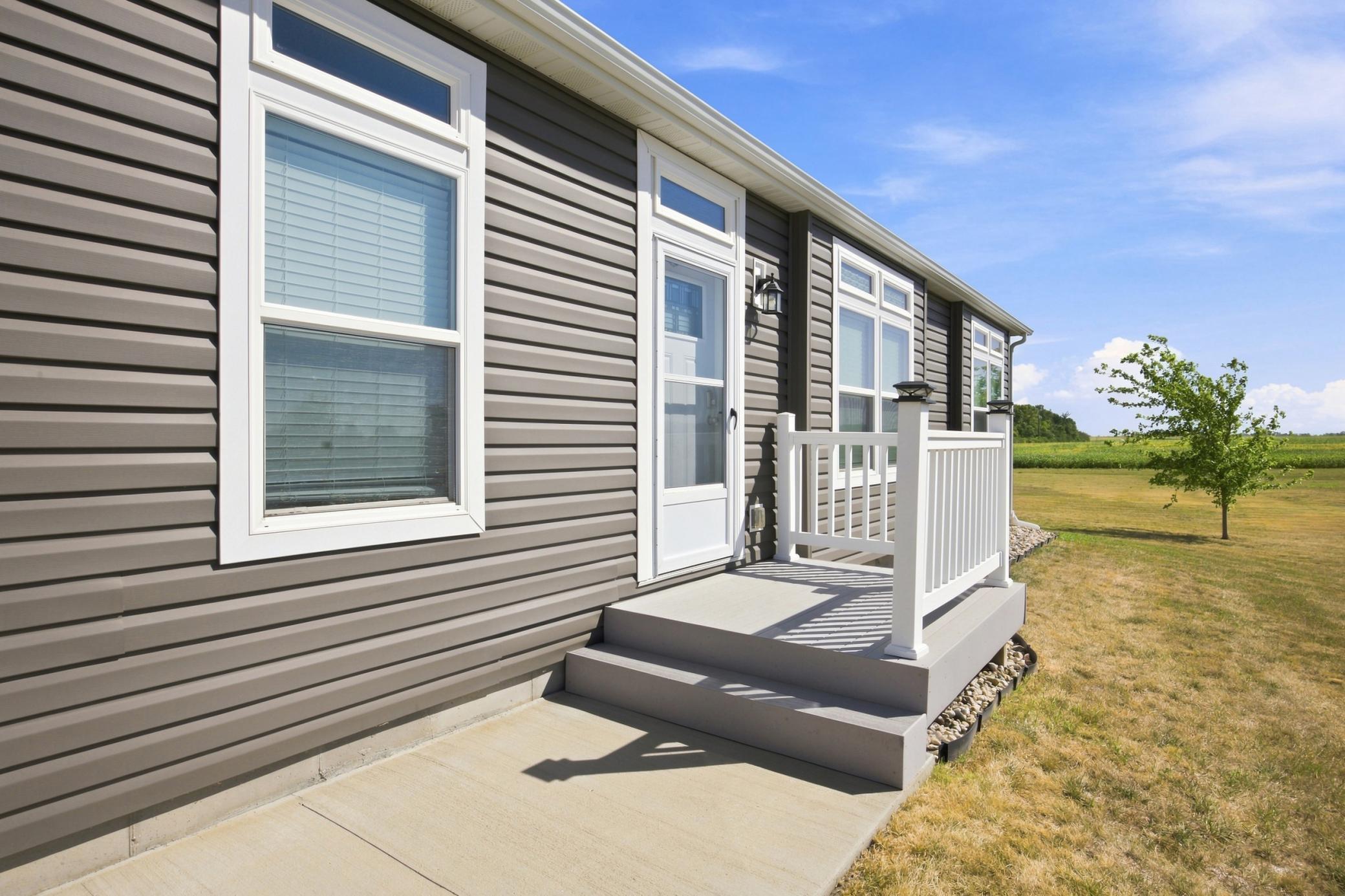 2018 single family home for sale at 303 Morrow Drive in Enderlin, ND — 3 bed, 3 bath (photo 3 of 36)