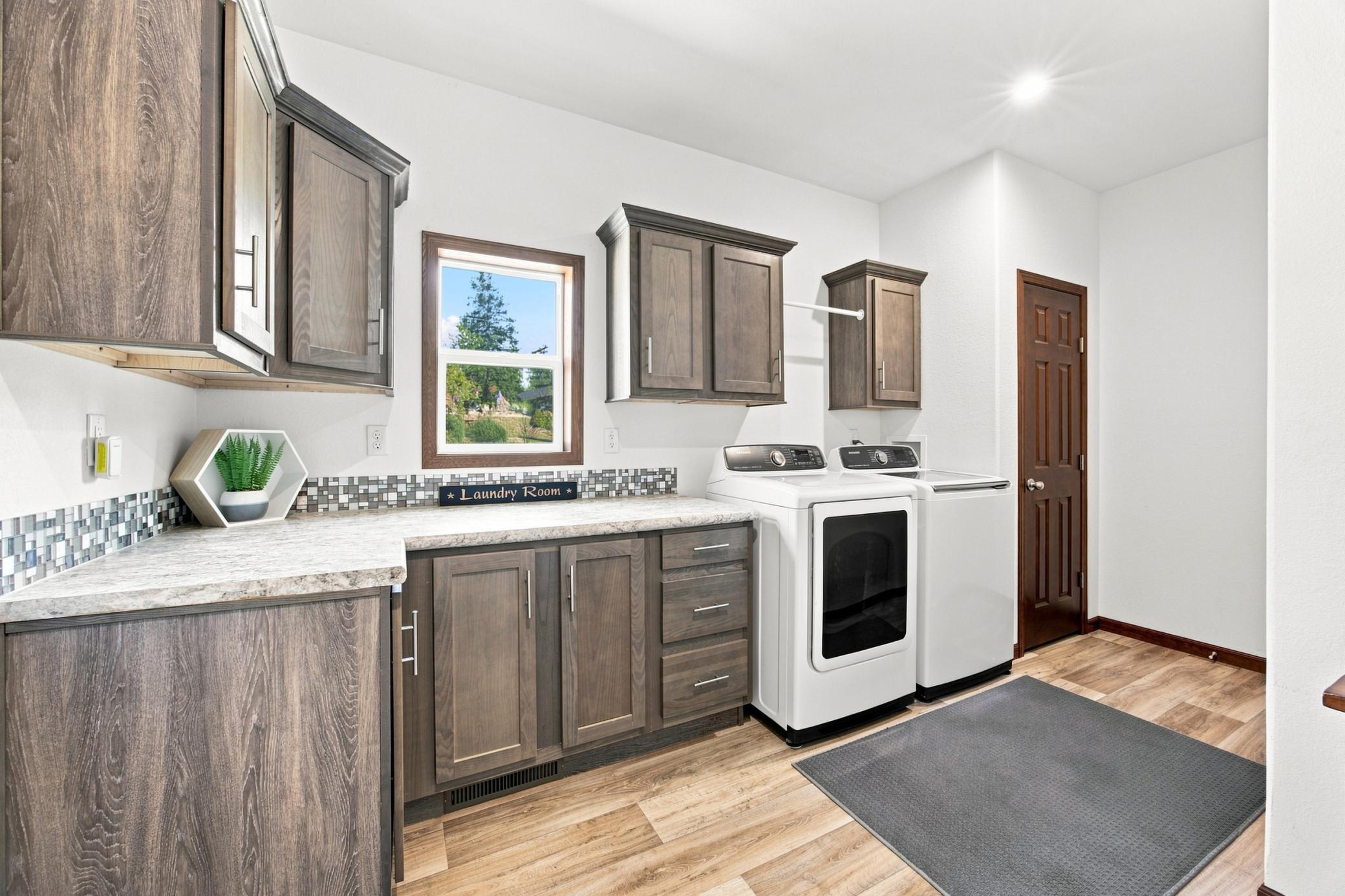 2018 single family home for sale at 303 Morrow Drive in Enderlin, ND — 3 bed, 3 bath (photo 22 of 36)