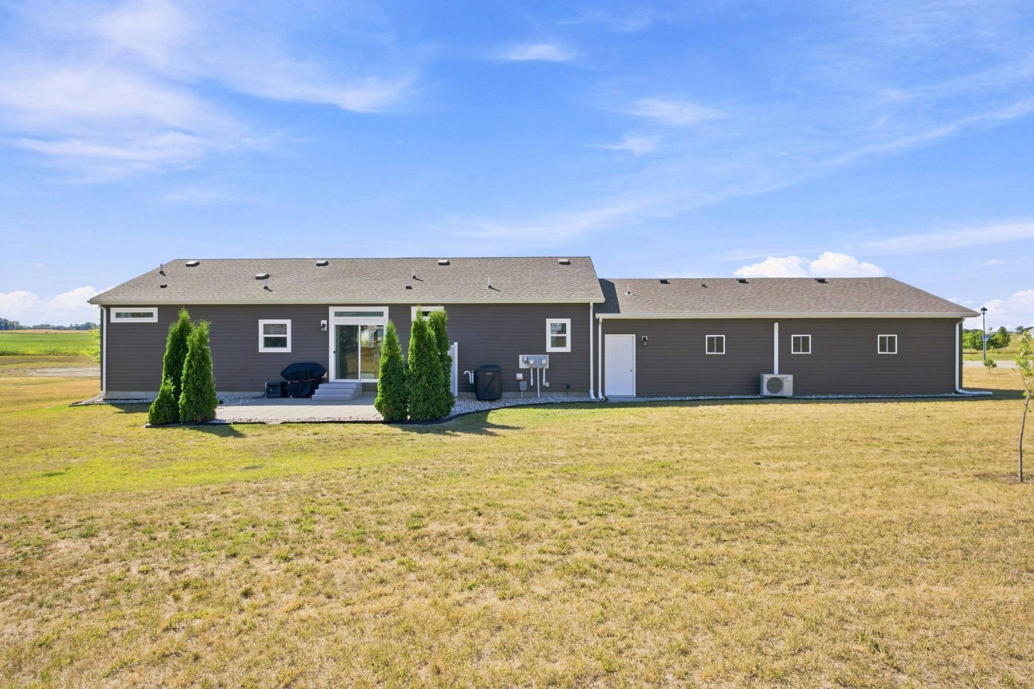2018 single family home for sale at 303 Morrow Drive in Enderlin, ND — 3 bed, 3 bath (photo 27 of 36)