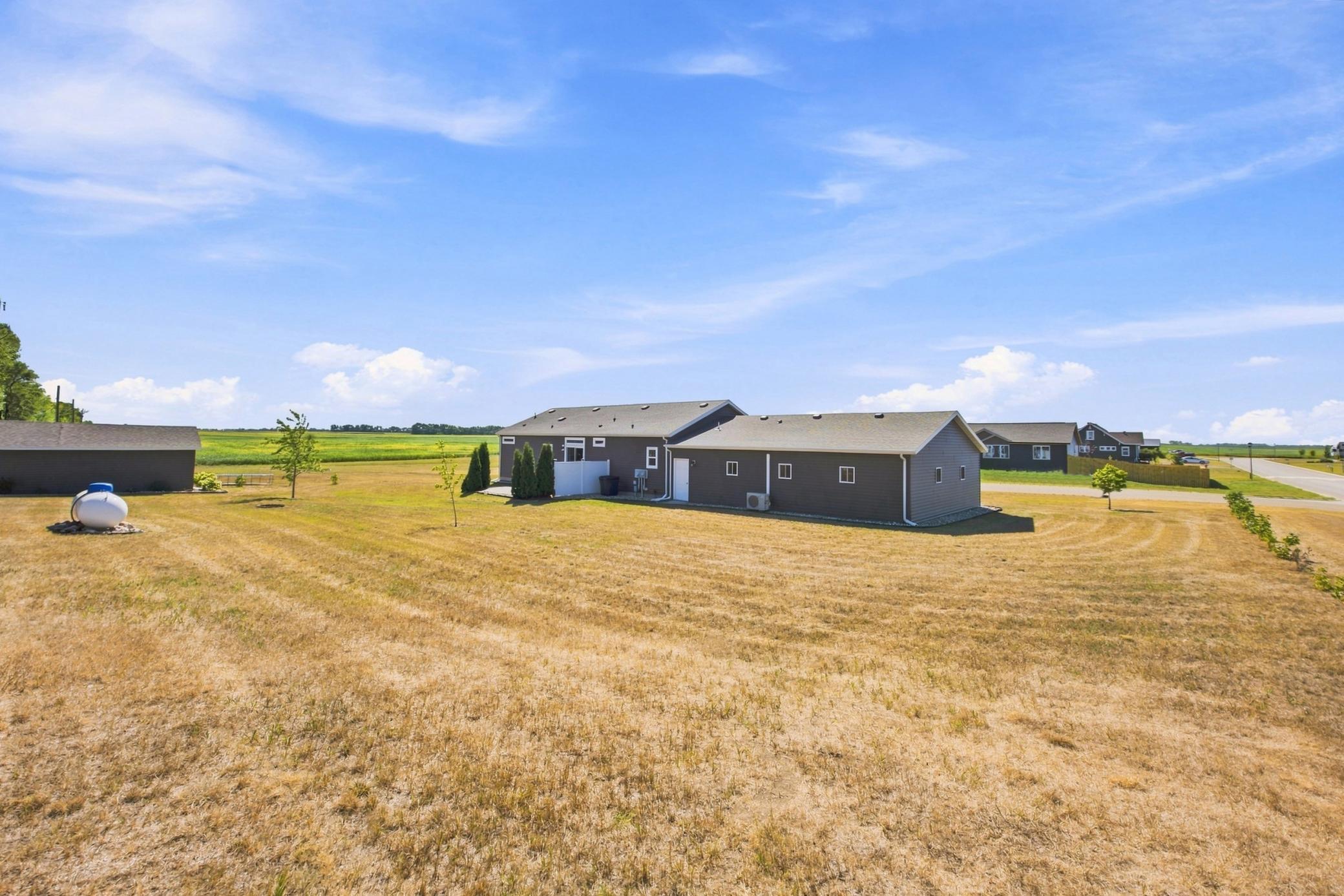 2018 single family home for sale at 303 Morrow Drive in Enderlin, ND — 3 bed, 3 bath (photo 28 of 36)
