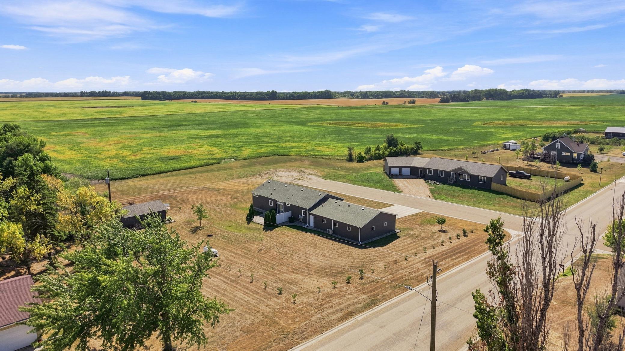 2018 single family home for sale at 303 Morrow Drive in Enderlin, ND — 3 bed, 3 bath (photo 32 of 36)