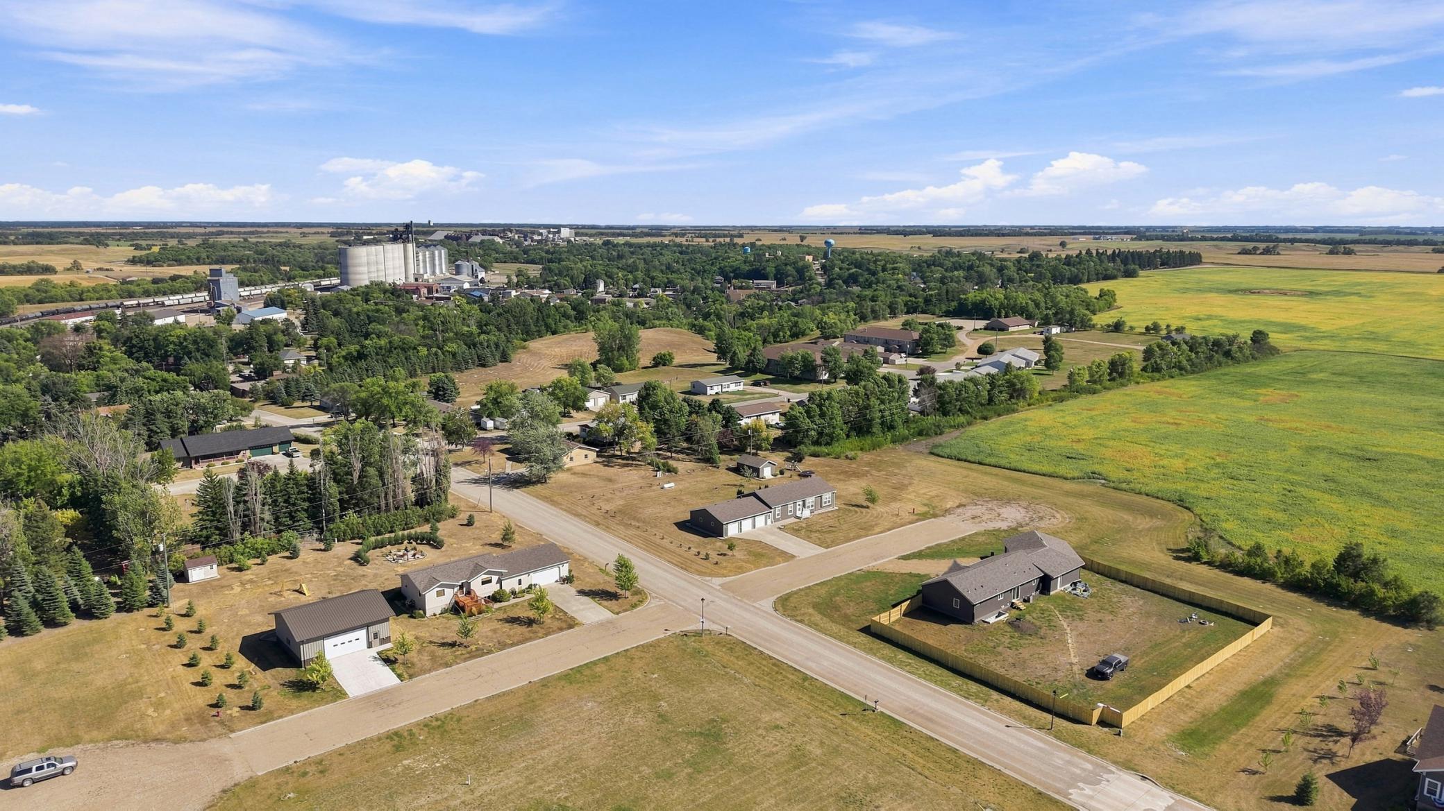 2018 single family home for sale at 303 Morrow Drive in Enderlin, ND — 3 bed, 3 bath (photo 34 of 36)