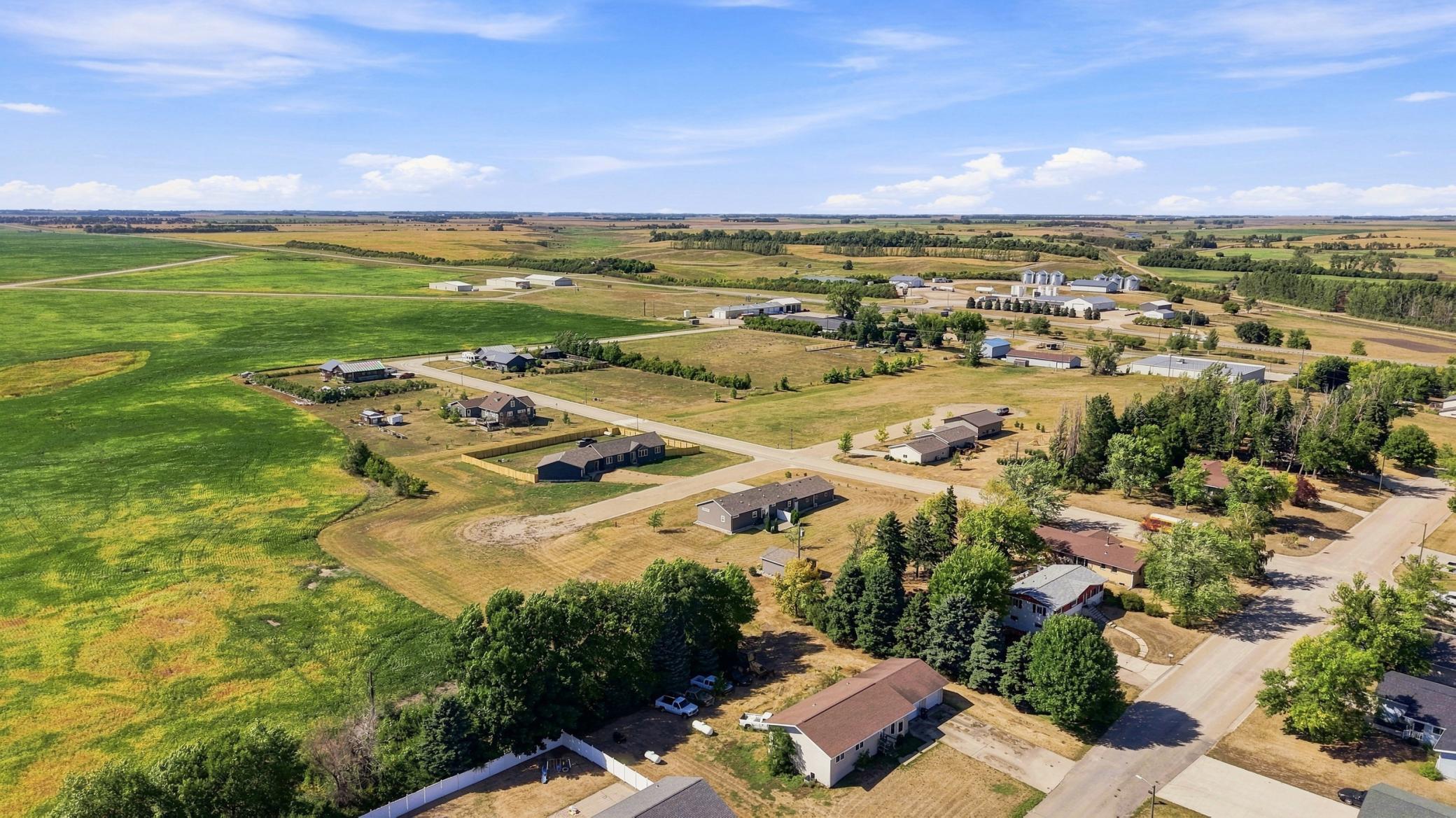 2018 single family home for sale at 303 Morrow Drive in Enderlin, ND — 3 bed, 3 bath (photo 35 of 36)