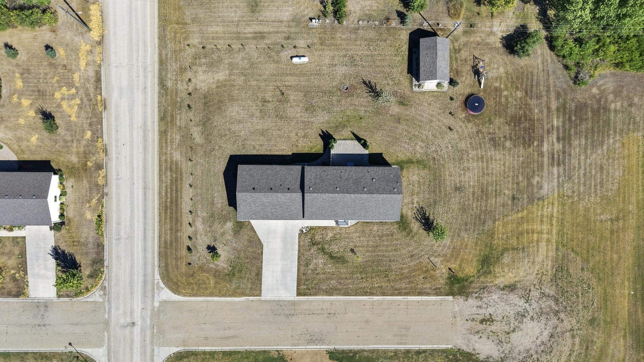 2018 single family home for sale at 303 Morrow Drive in Enderlin, ND — 3 bed, 3 bath (photo 36 of 36)