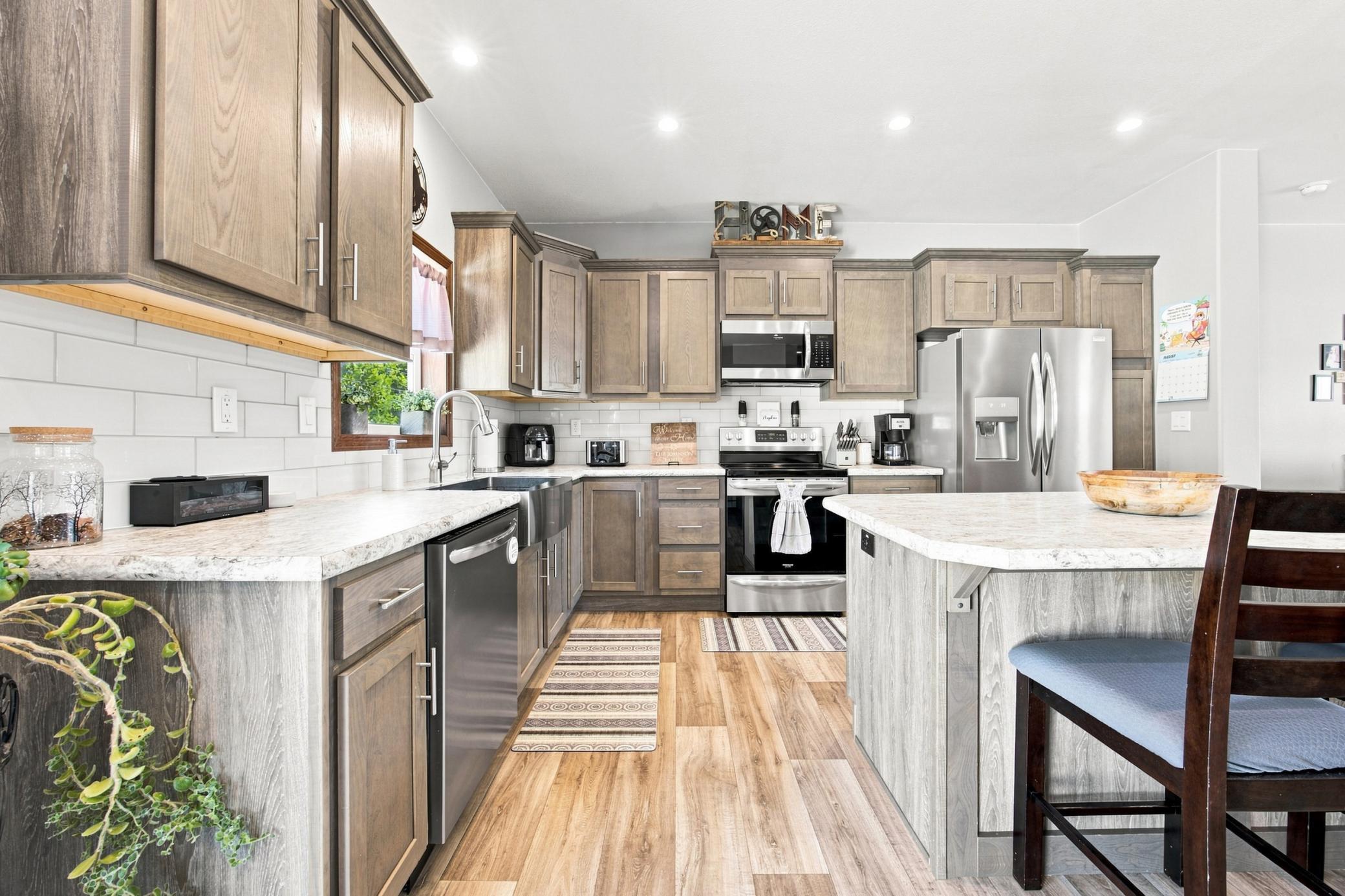 2018 single family home for sale at 303 Morrow Drive in Enderlin, ND — 3 bed, 3 bath (photo 8 of 36)