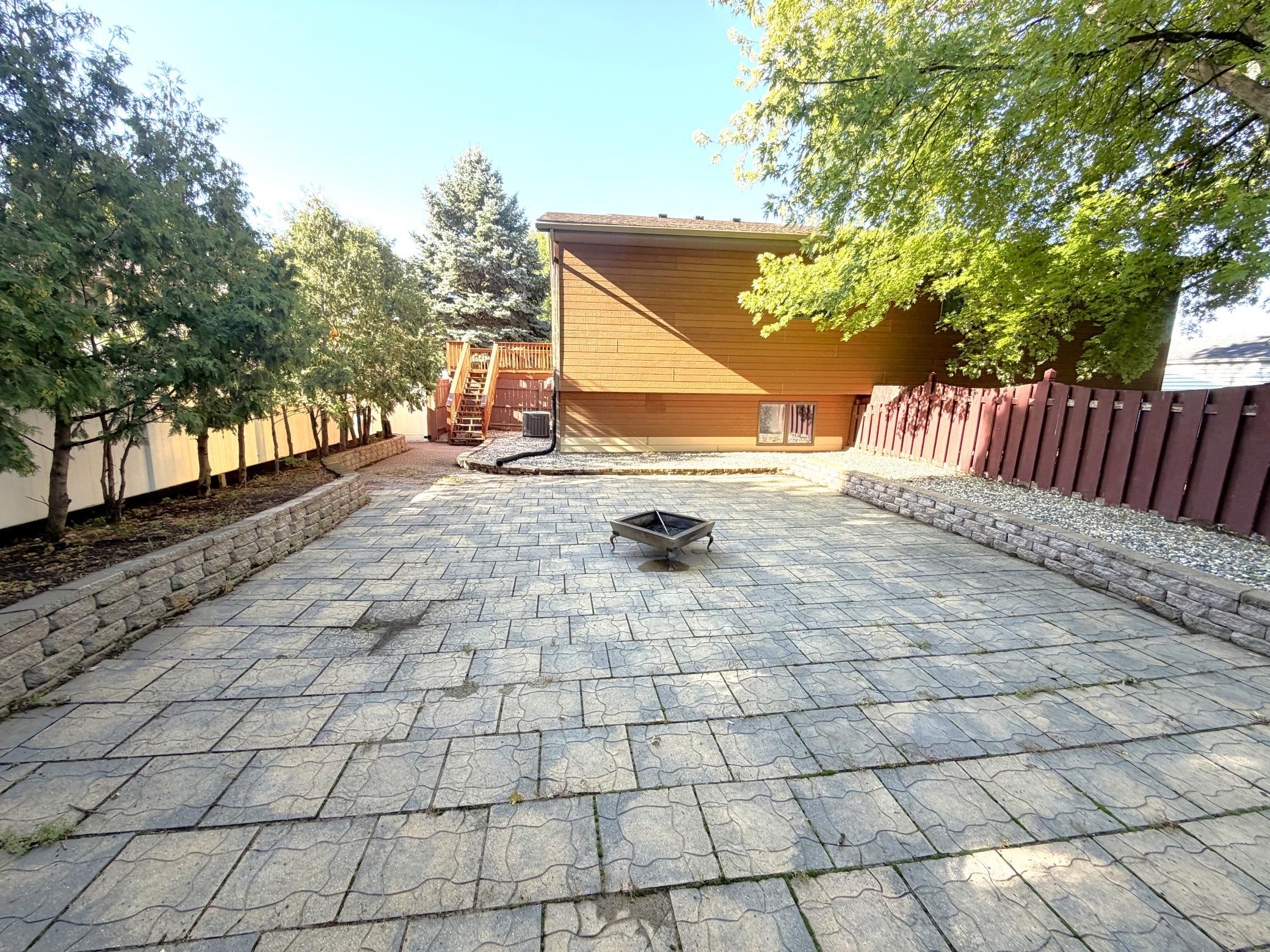 1986 twin home for sale at 1625 30th Avenue S in Fargo, ND — 3 bed, 2 bath (photo 2 of 27)