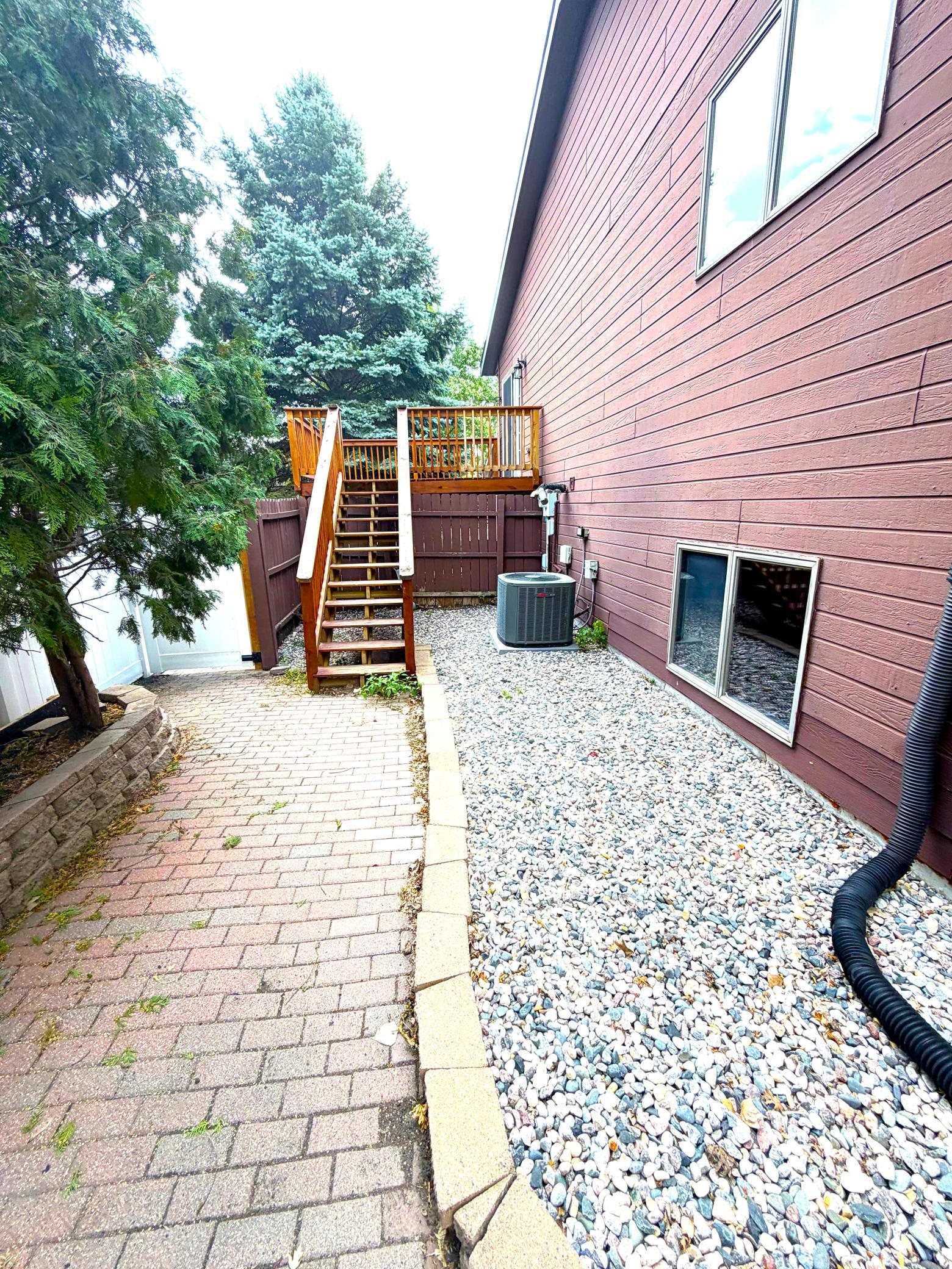 1986 twin home for sale at 1625 30th Avenue S in Fargo, ND — 3 bed, 2 bath (photo 14 of 27)