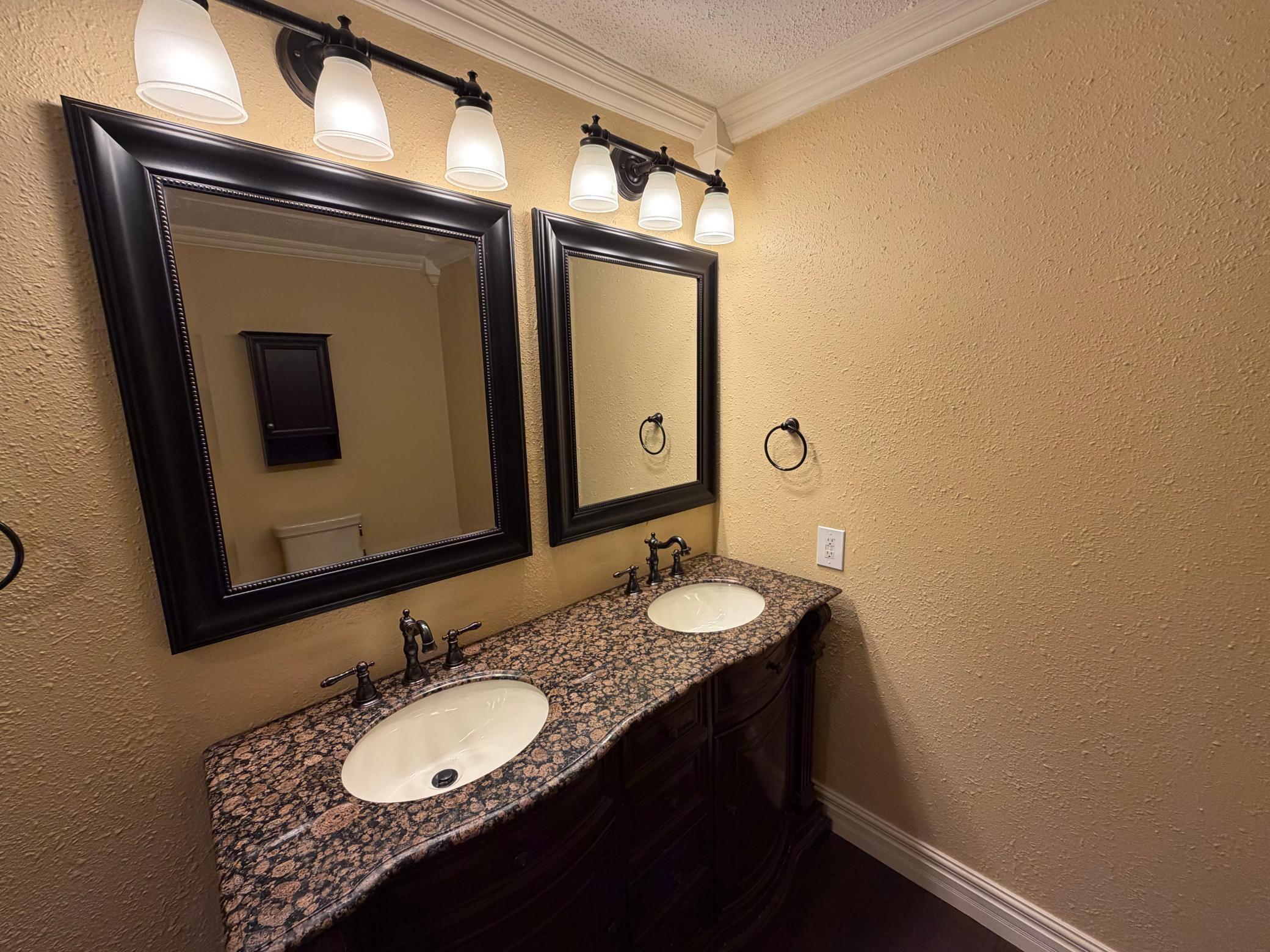 1986 twin home for sale at 1625 30th Avenue S in Fargo, ND — 3 bed, 2 bath (photo 18 of 27)